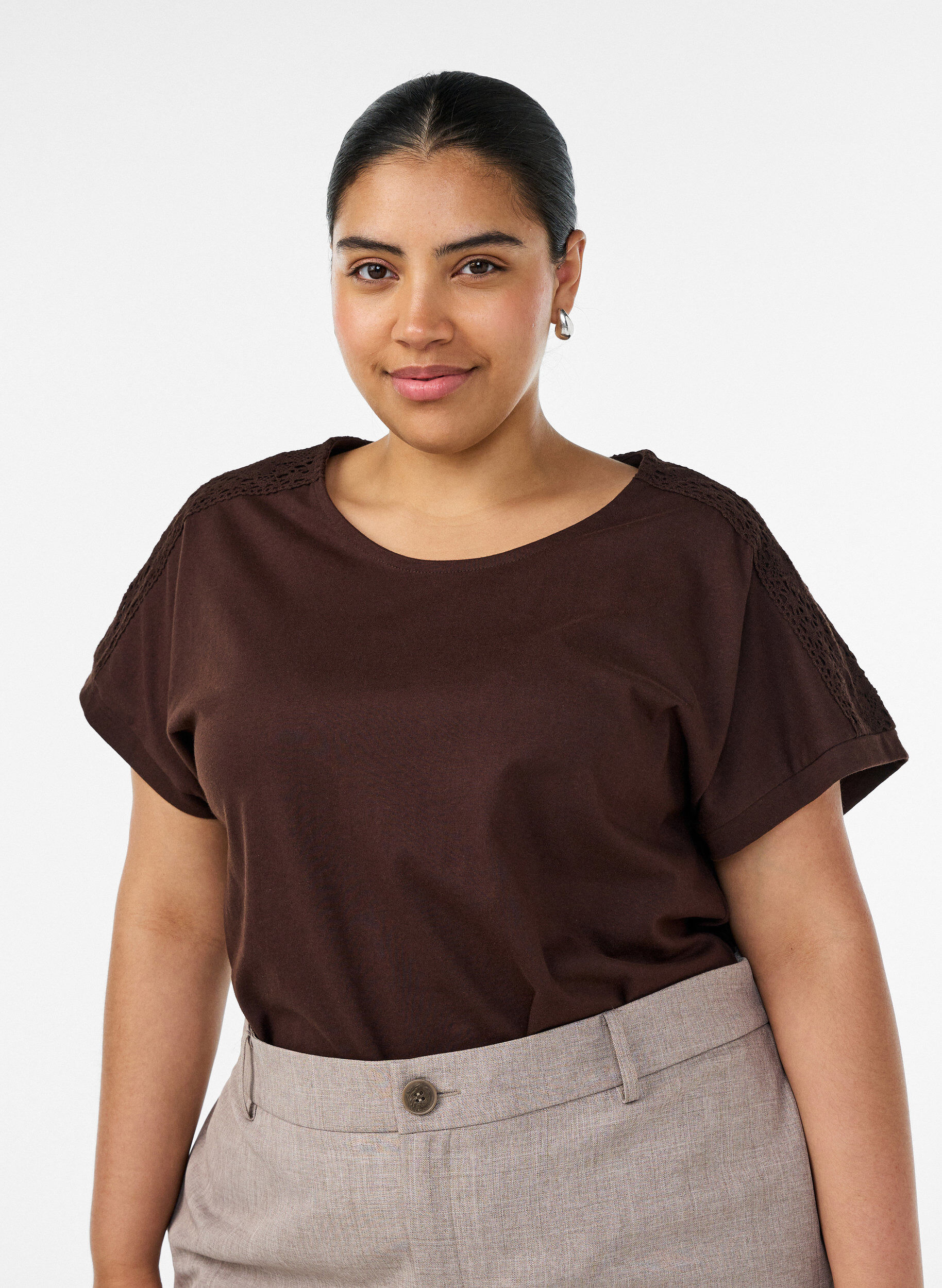 ZizziT-Shirt aus Baumwolle mit H&auml;keldetail, Braun, Model image number 0