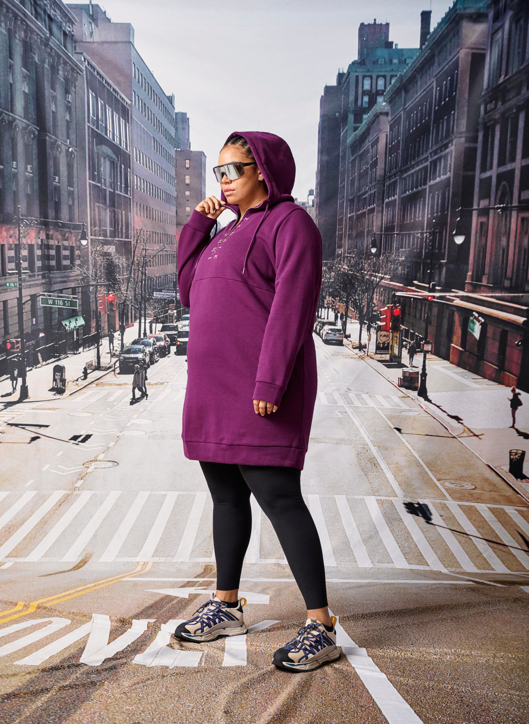 Zizzi Sportliches Sweatshirtkleid mit Kapuze, Pickled Beet/SilverP, Image image number 0