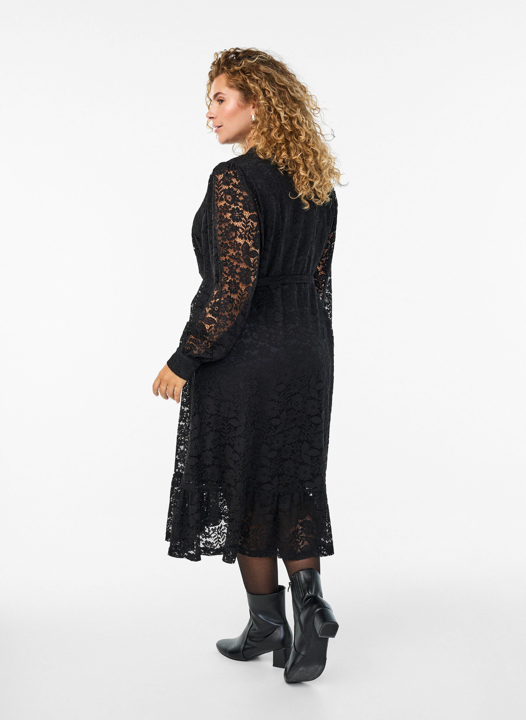 Zizzi Kleid aus Spitze mit langen &Auml;rmeln und einem Bindeg&uuml;rtel, Schwarz, Model image number 1