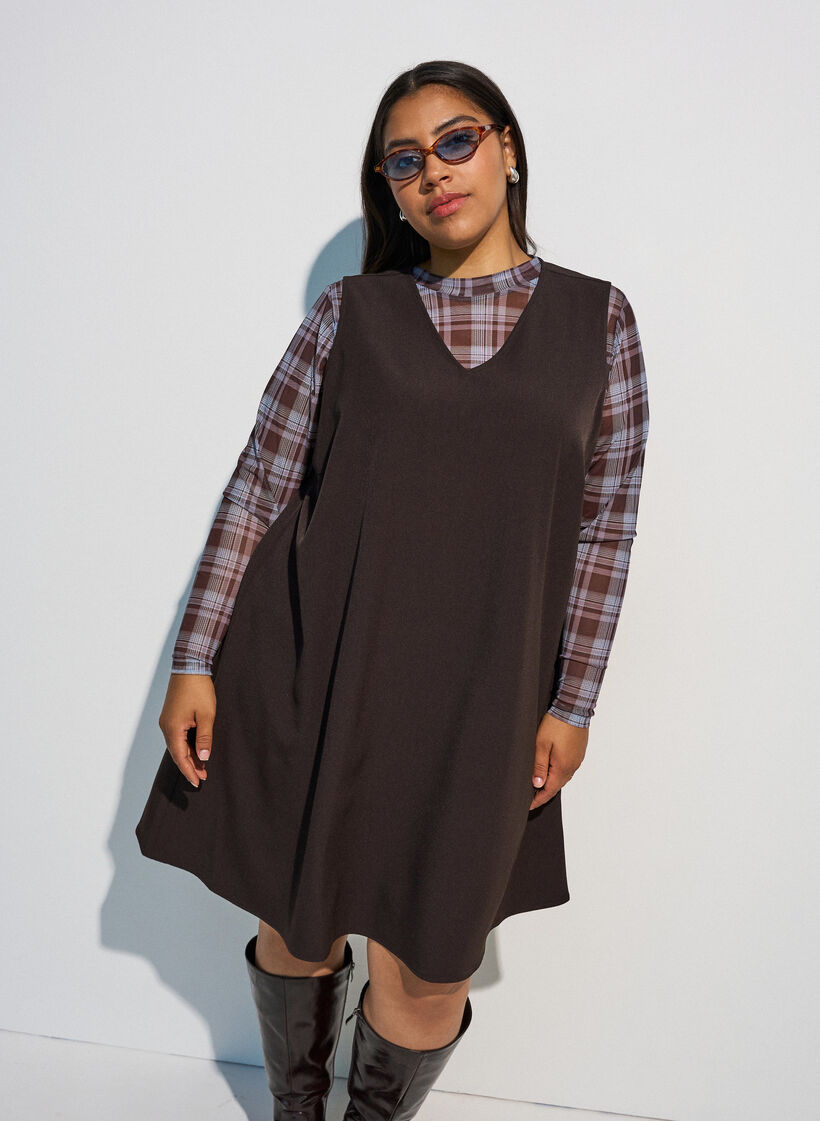 &Auml;rmelloses A-Linien-Kleid mit Nadelstreifen, Braun, Model image number 0