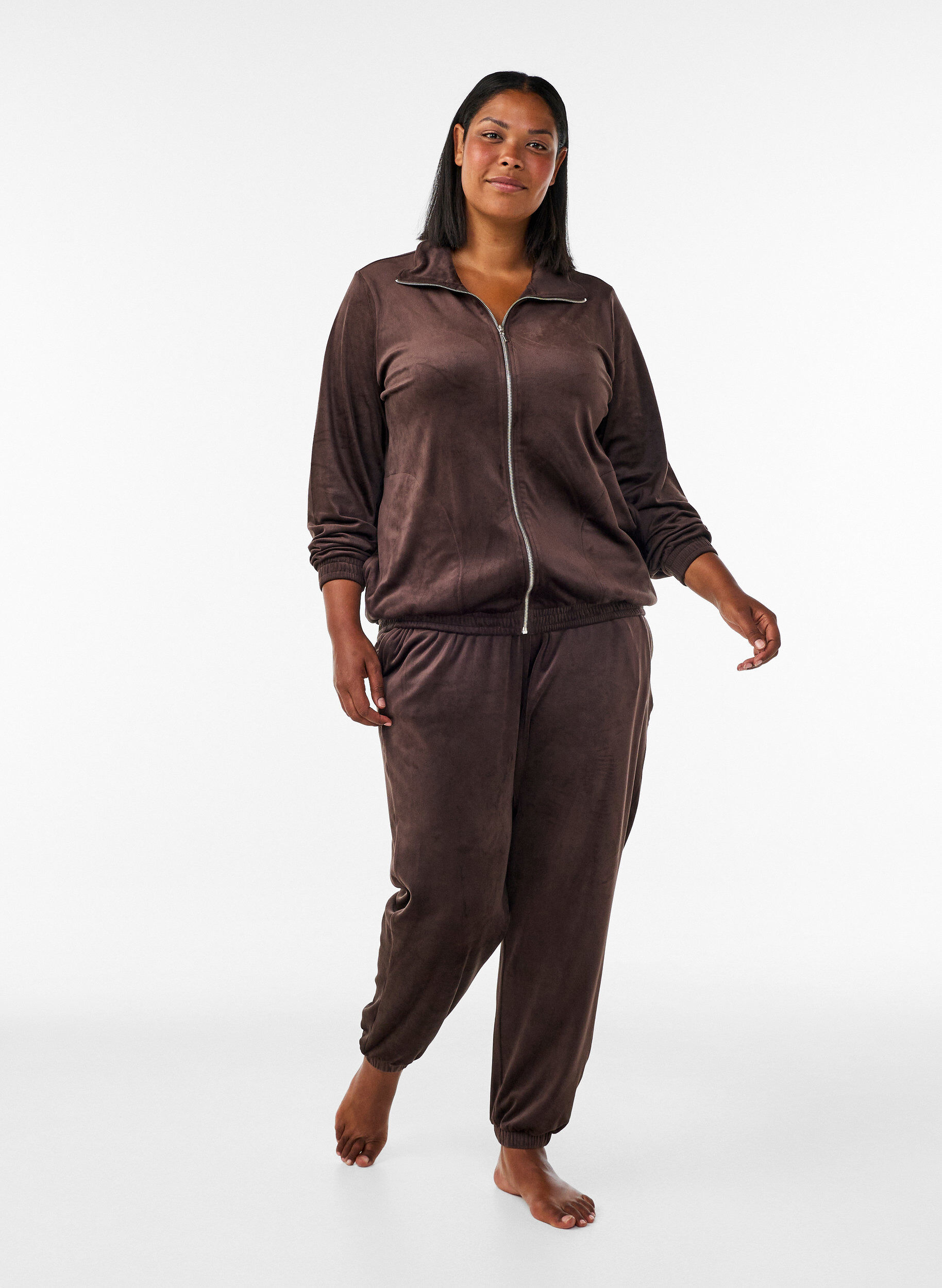 Lockere Hose aus Velours, Braun, Model