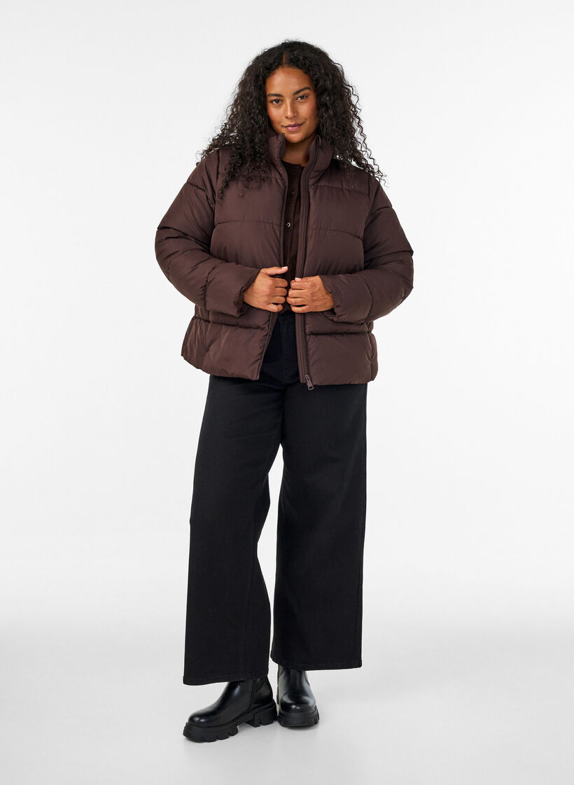Kurze Pufferjacke mit hohem Kragen, Braun, Model image number 1