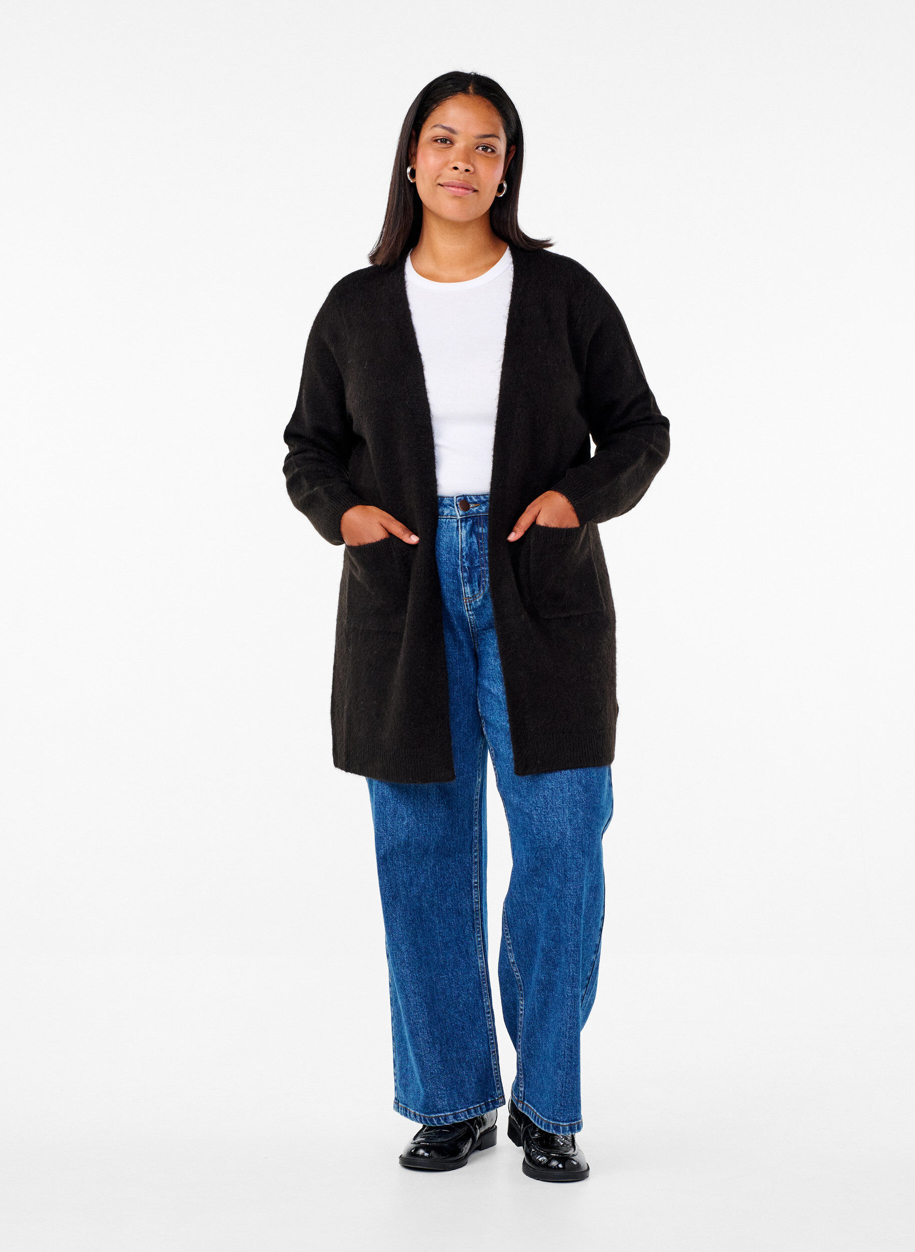 Zizzi Lange Strickware Strickjacke mit Taschen, Schwarz, Model image number 1