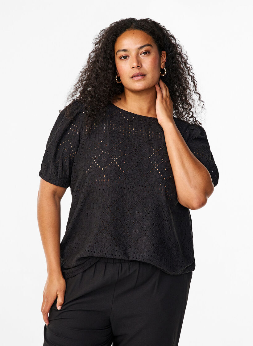 Kurzärmelige Bluse mit Lochmuster, Black, Model image number 0