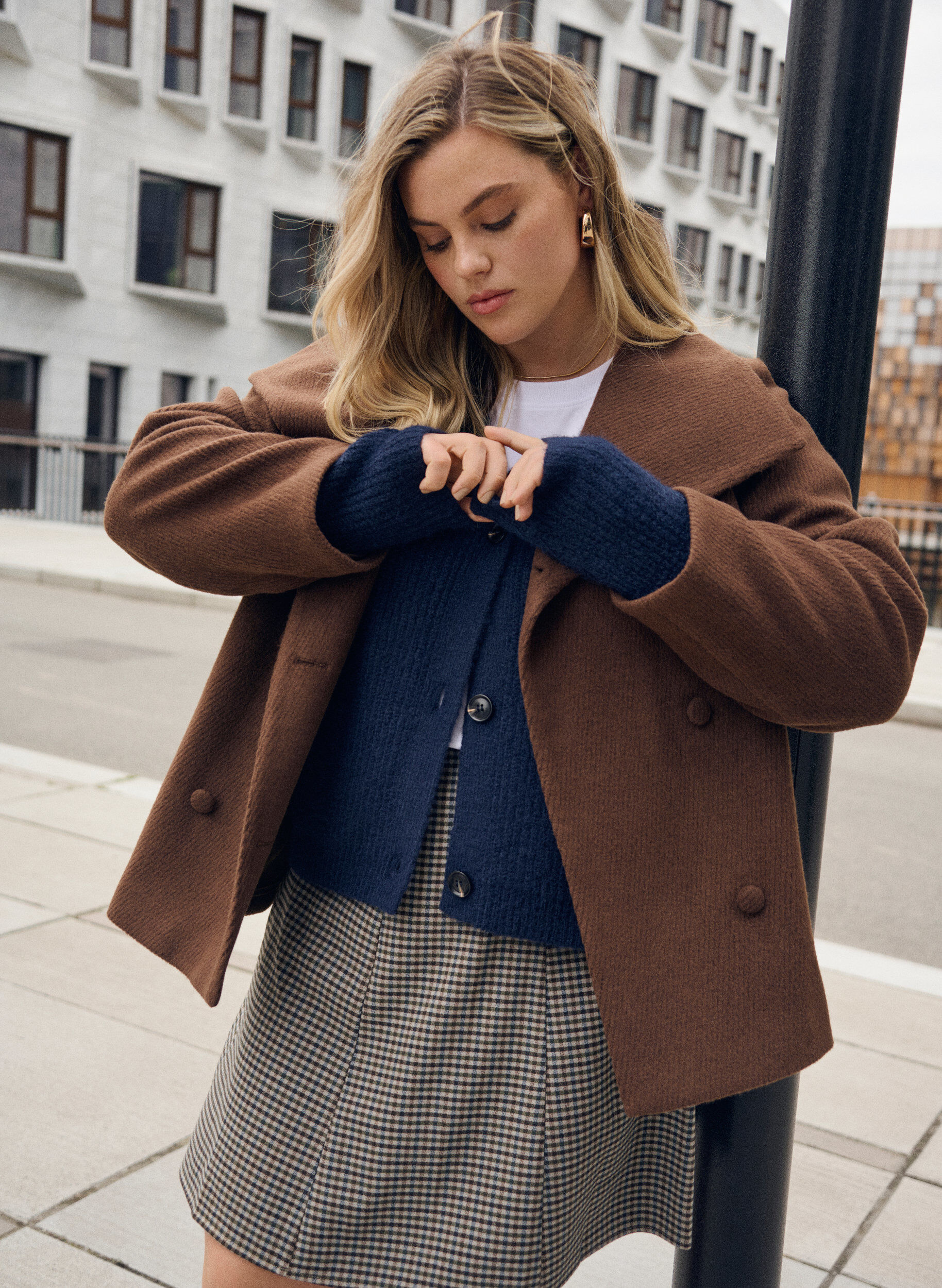 Zizzi Strickjacke mit V-Ausschnitt, Blau, Image image number 0