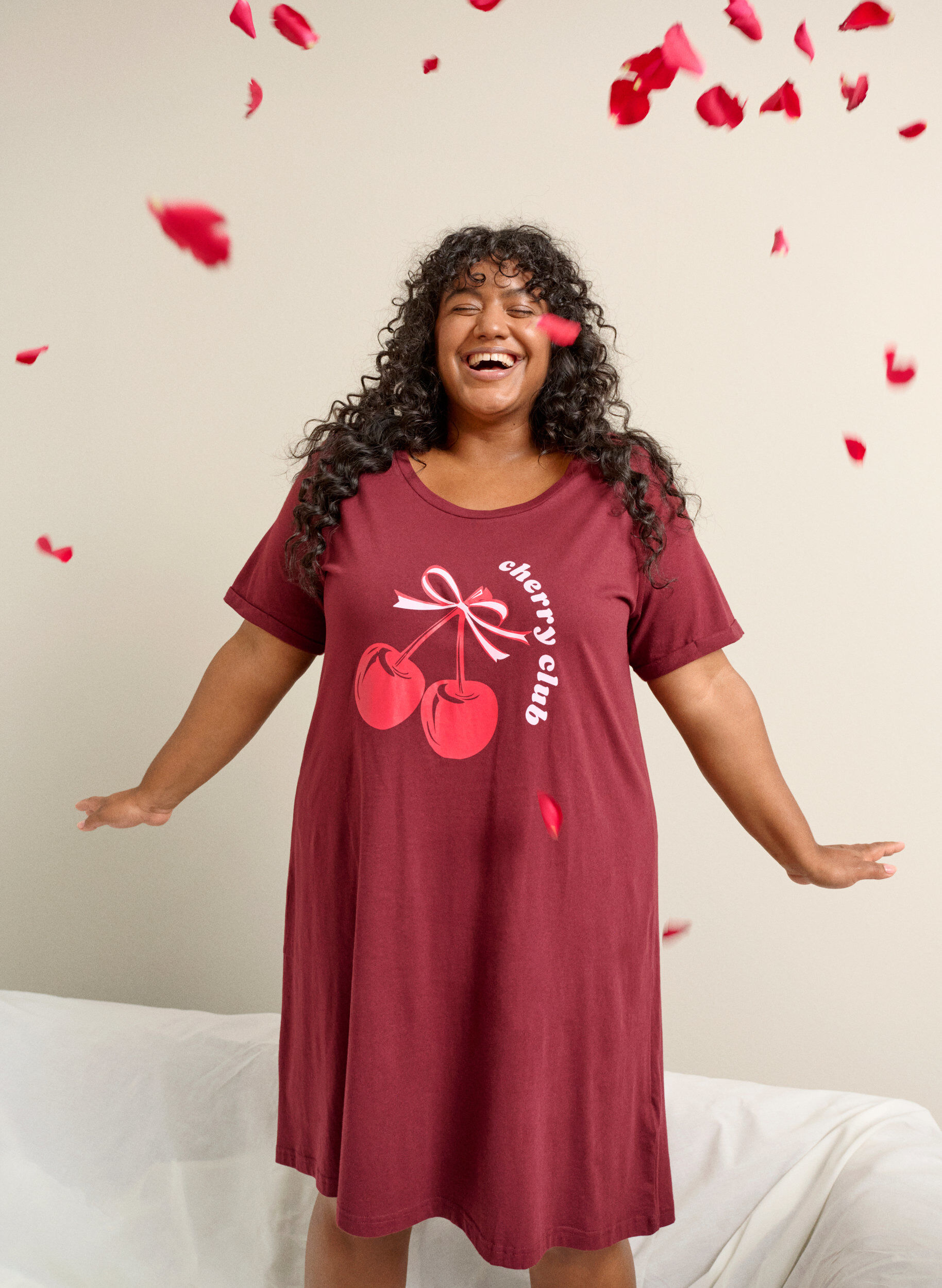 Zizzi Kurz&auml;rmeliges Nachthemd aus Bio-Baumwolle, Rot, Image image number 0