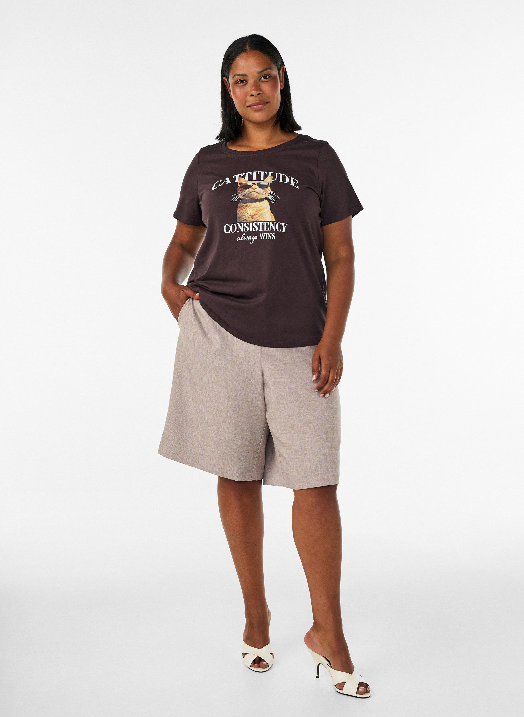 ZizziT-Shirt aus Baumwolle mit Frontprint, Braun, Model image number 1