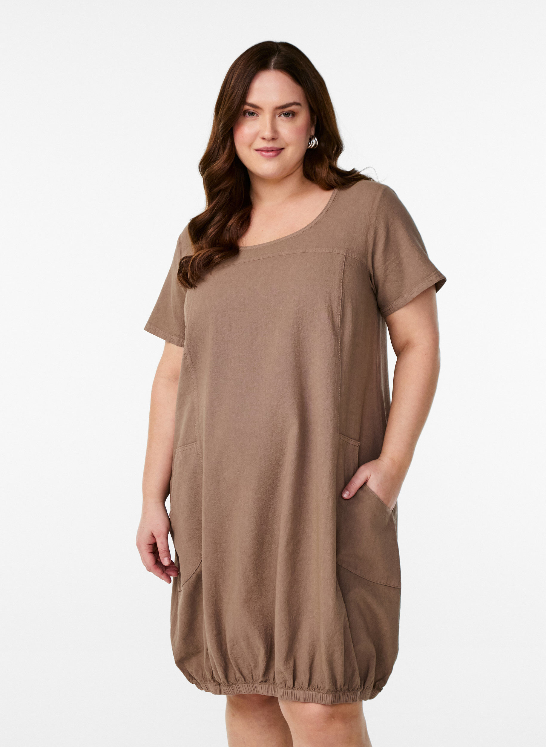 Zizzi Kurzarm Kleid aus Baumwolle, Braun, Model image number 0