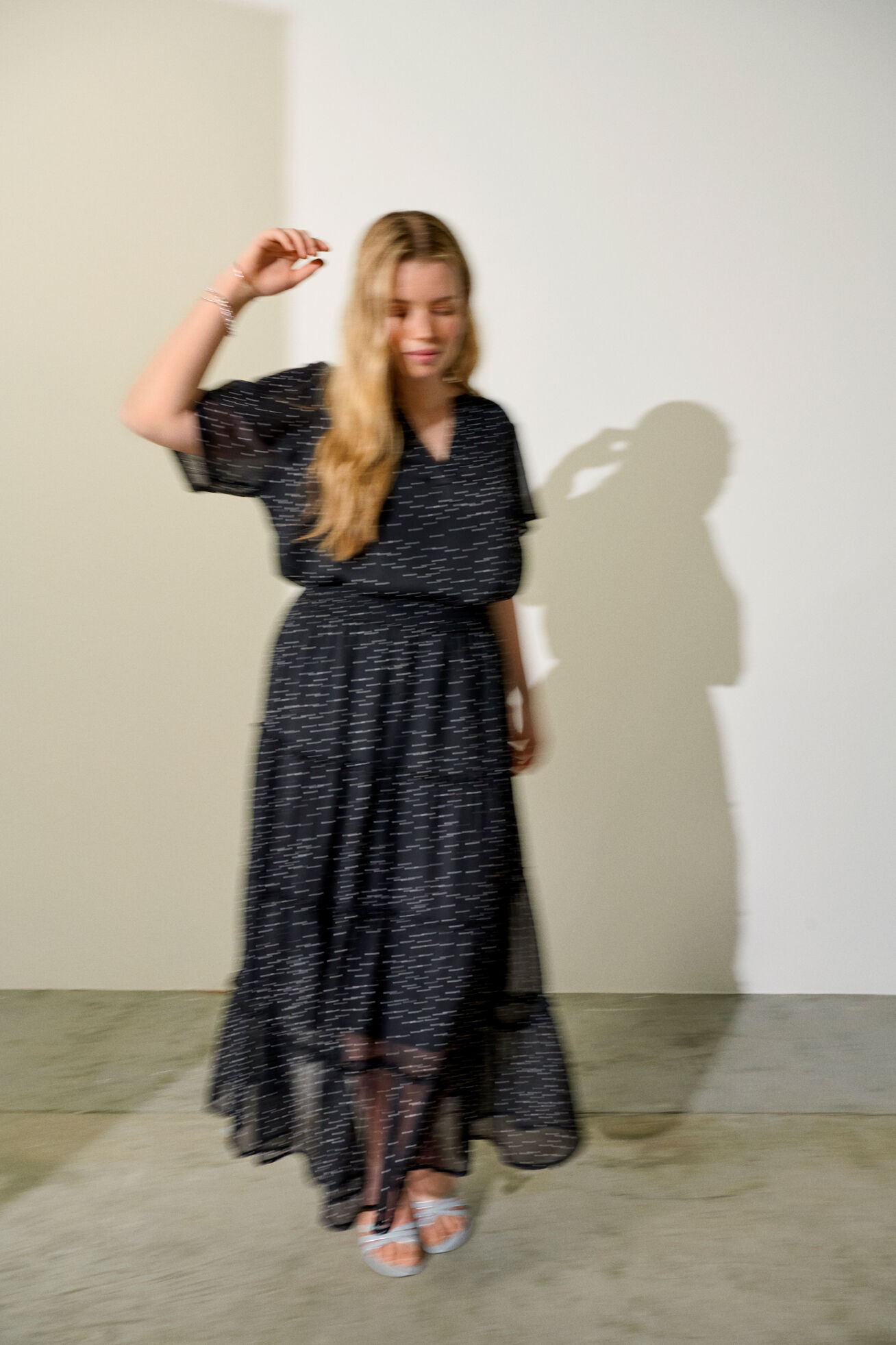 Schwarzes Set mit Tupfen, , Model