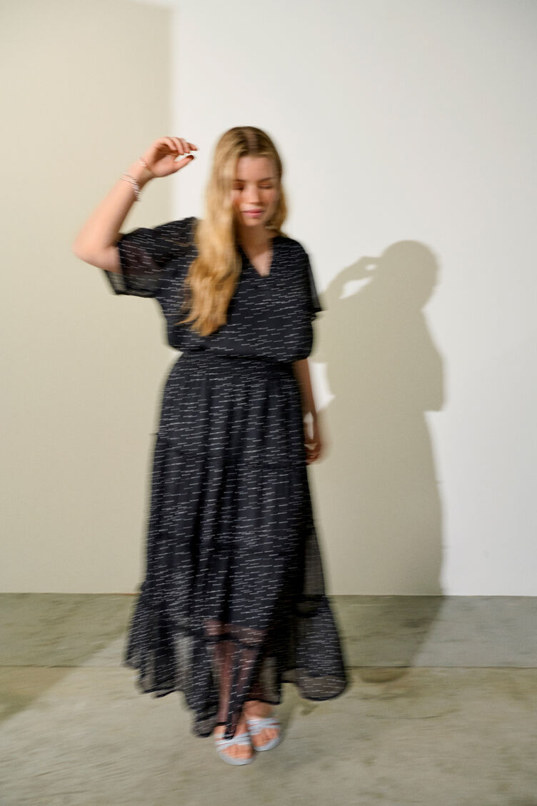 Schwarzes Set mit Tupfen, , Model