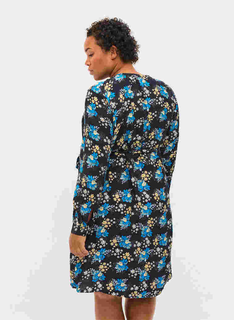 Geblümtes Umstands-Wickelkleid aus Viskose, Blue Flower AOP, Model
