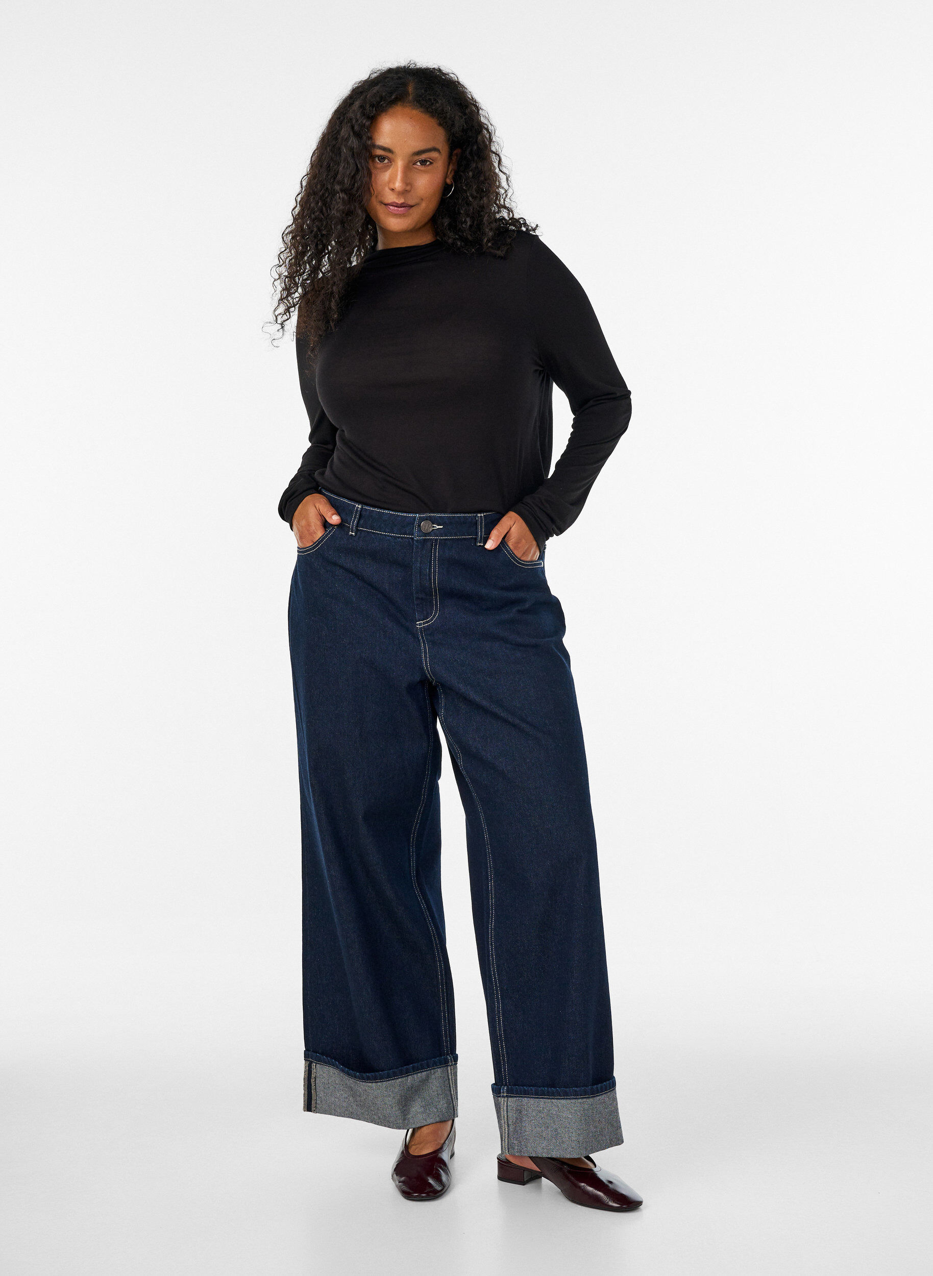 ZizziHochgeschlossene Bluse aus Viskose-Jersey, Schwarz, Model image number 1