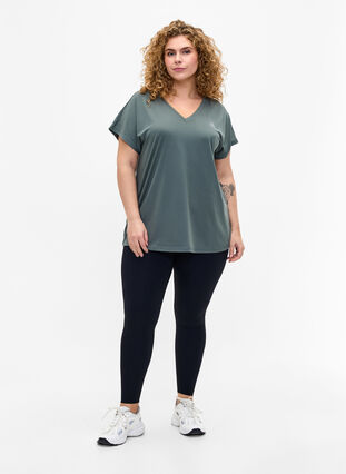 Lockeres Trainings-T-Shirt mit V-Ausschnitt, Balsam Green, Model image number 2