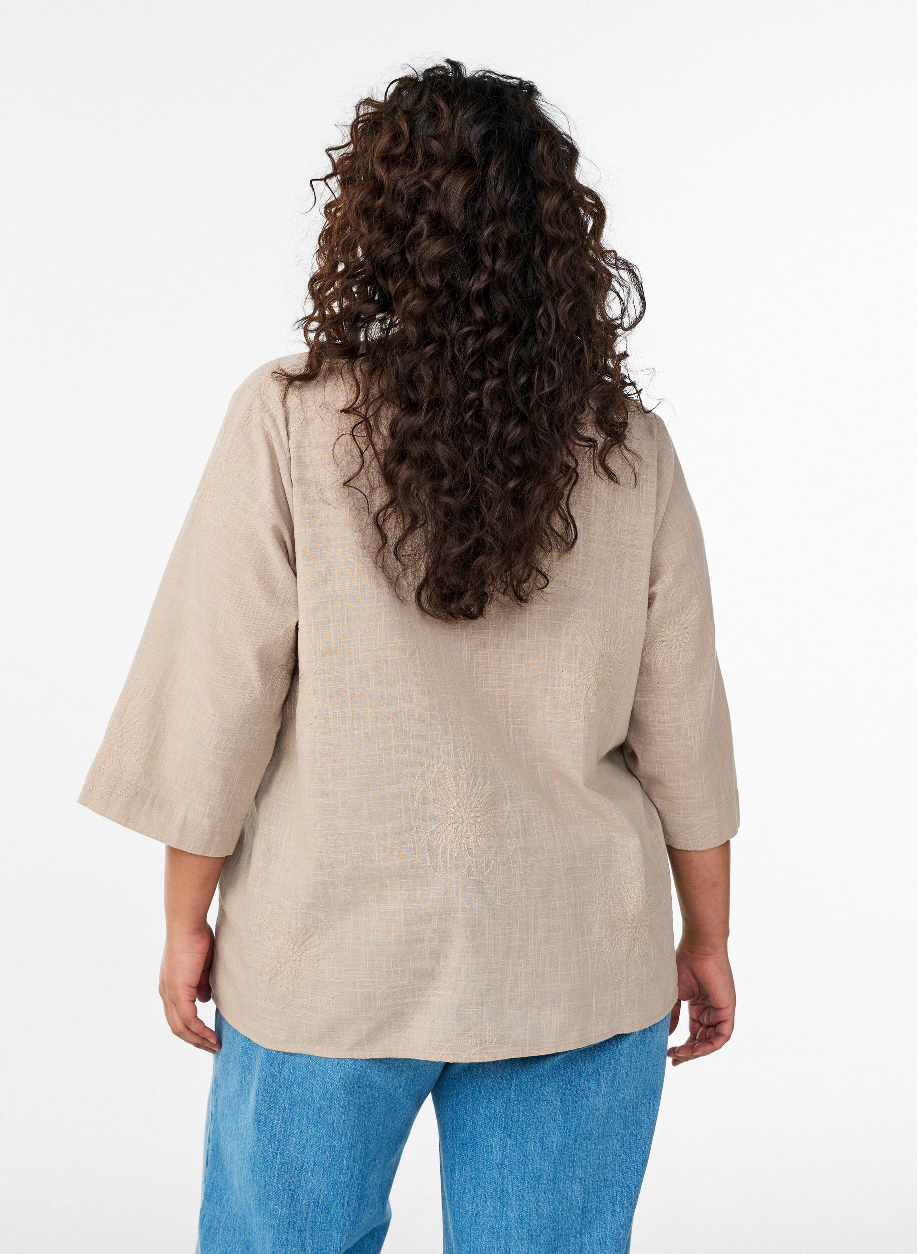 Zizzi Bluse aus Baumwolle mit gestickten Details und 3/4-&Auml;rmeln, Beige, Model image number 2