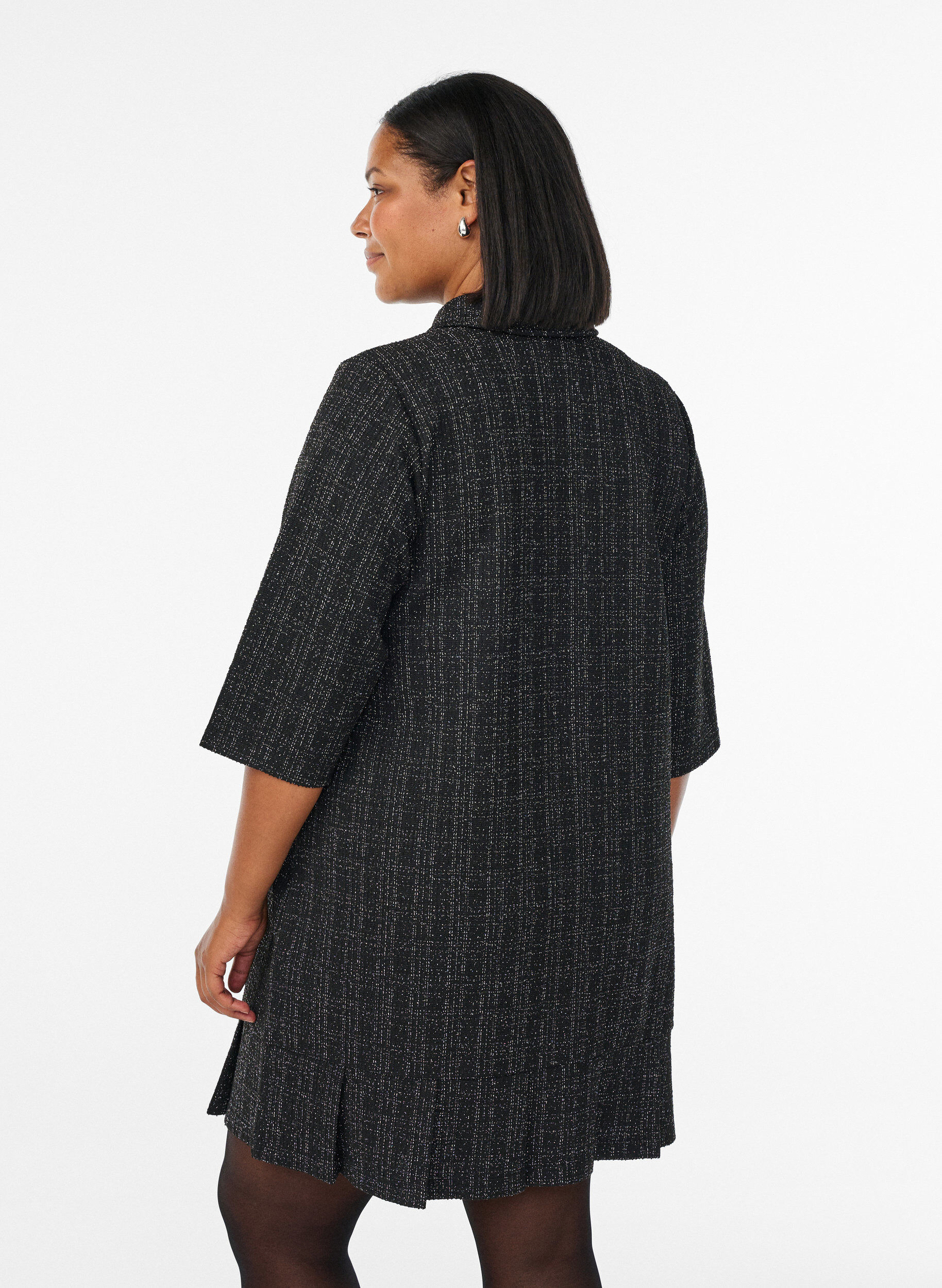 Zizzi Kurzes Boucl&eacute;-Kleid mit Zierkn&ouml;pfen, Schwarz, Model image number 2