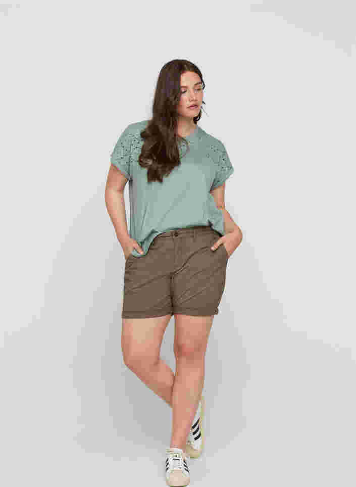 Regular Fit Shorts mit Taschen, Tarmac, Model image number 2