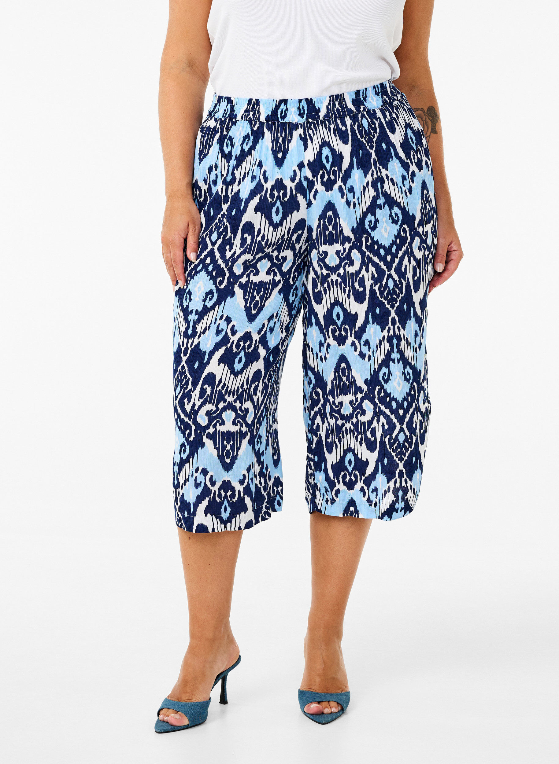 Zizzi Culotte-Hose aus Viskose mit Aufdruck, Blue Ethnic AOP, Model image number 2