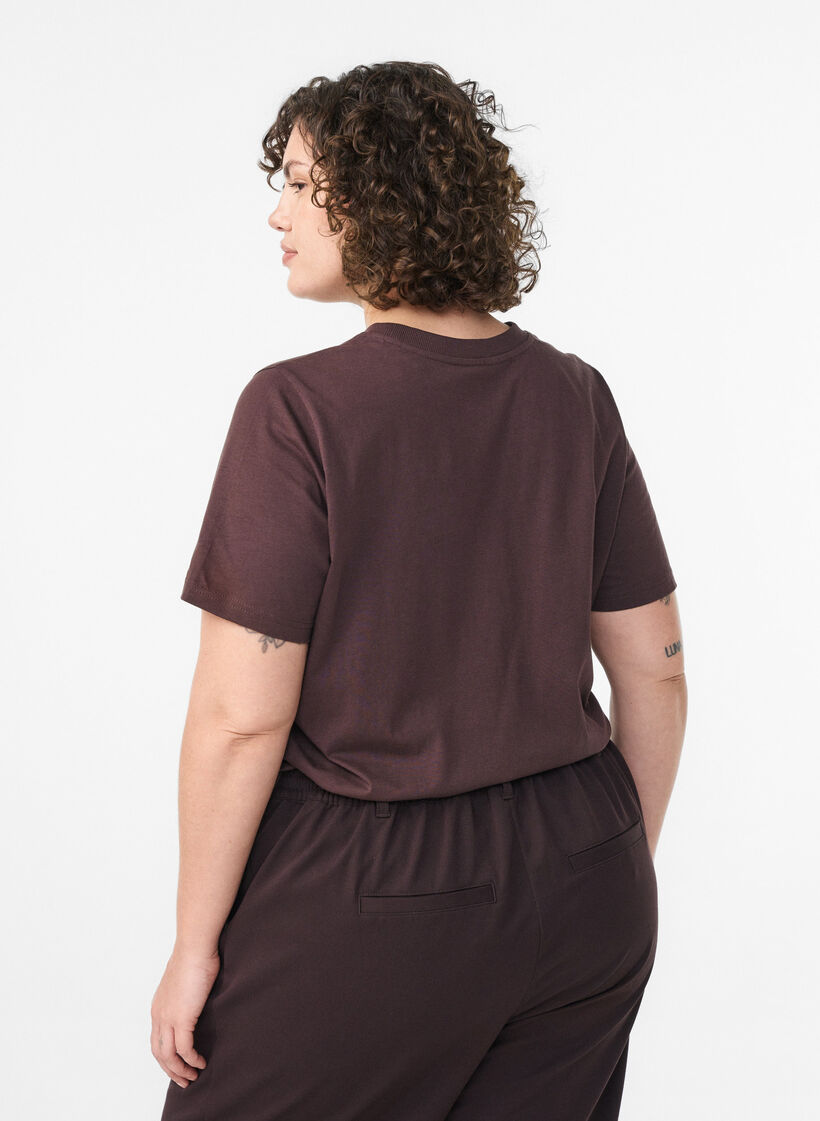 Basic-T-Shirt aus Baumwolle mit Rundhalsausschnitt, Braun, Model image number 2