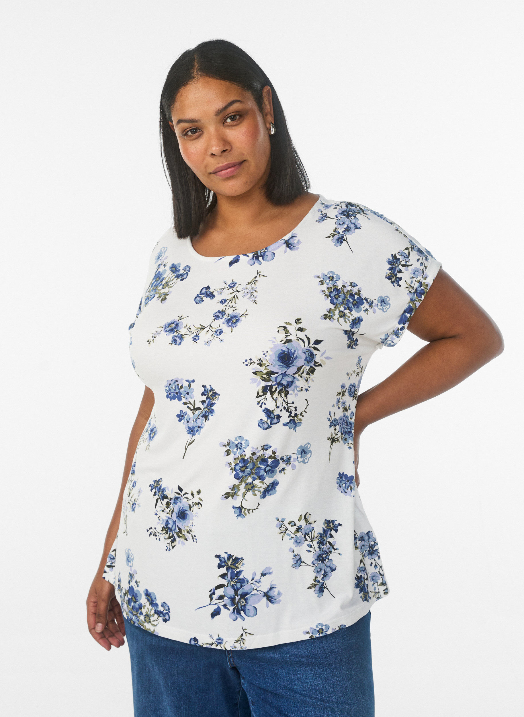 Zizzi T-Shirt mit Blumenprint, Vanille, Model image number 0
