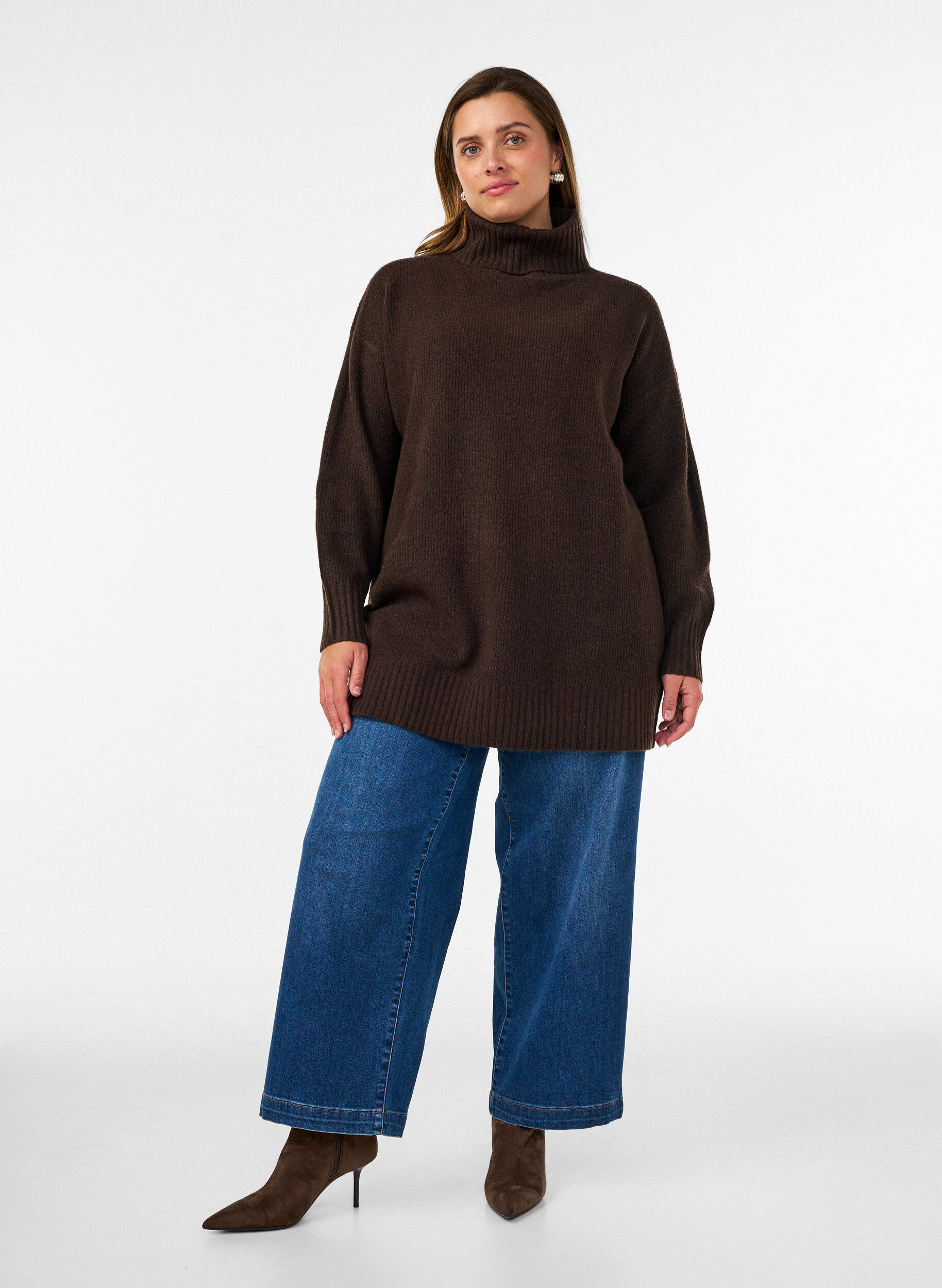 ZizziLocker gestrickter Pullover mit Rollkragen, Braun, Model image number 1