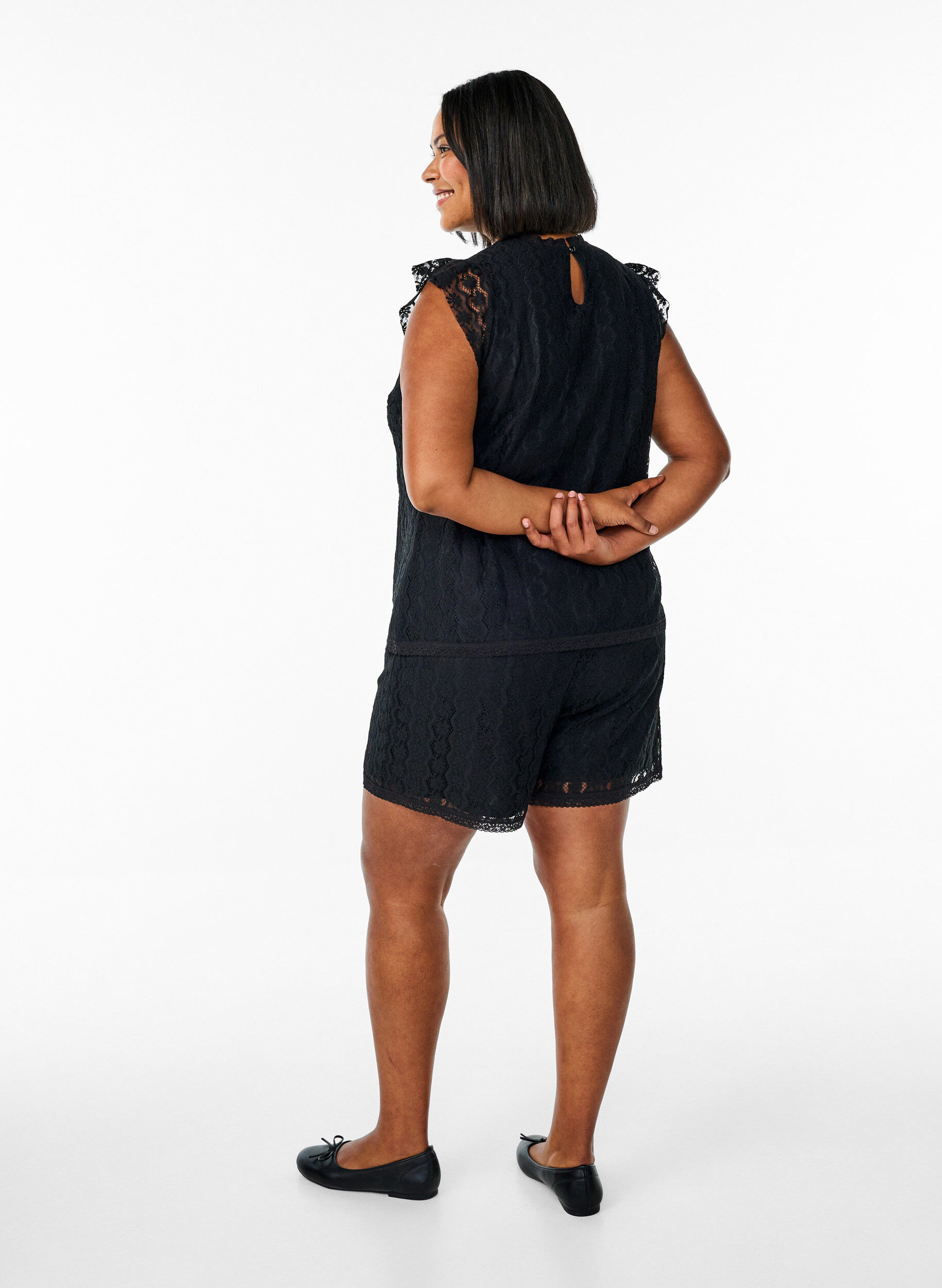 Zizzi Spitzenshorts mit hohem Taille, Schwarz, Model image number 2