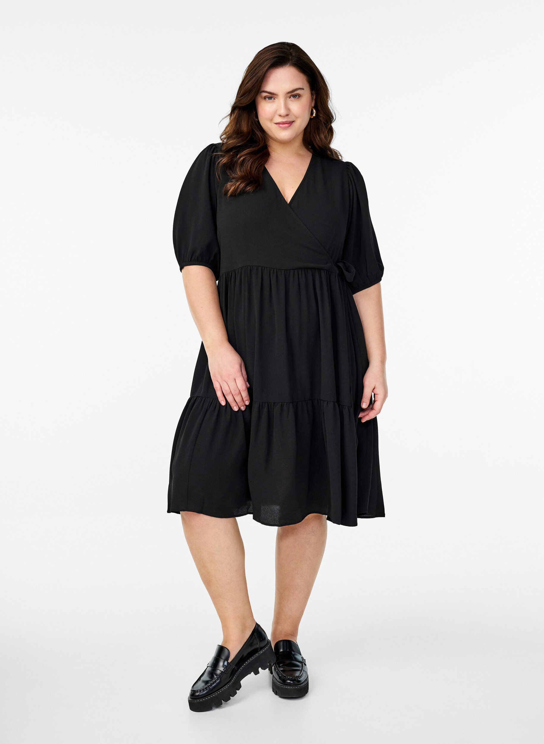Zizzi Wickelkleid mit kurzen &Auml;rmeln, Black, Model image number 2