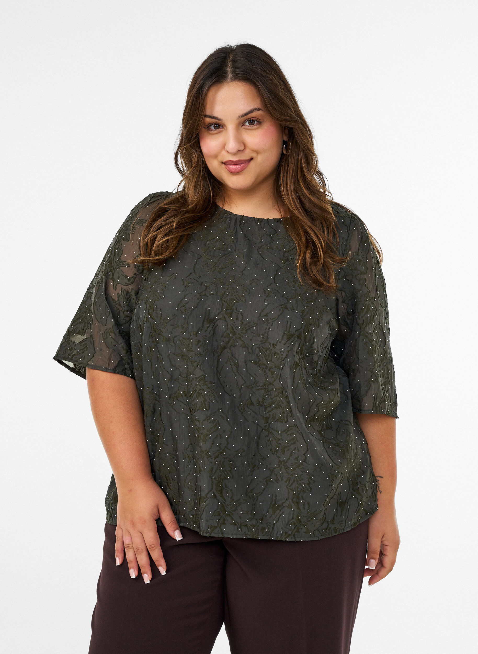 Jacquardbluse mit funkelnden Details und Puff&auml;rmeln, Gr&uuml;n, Model