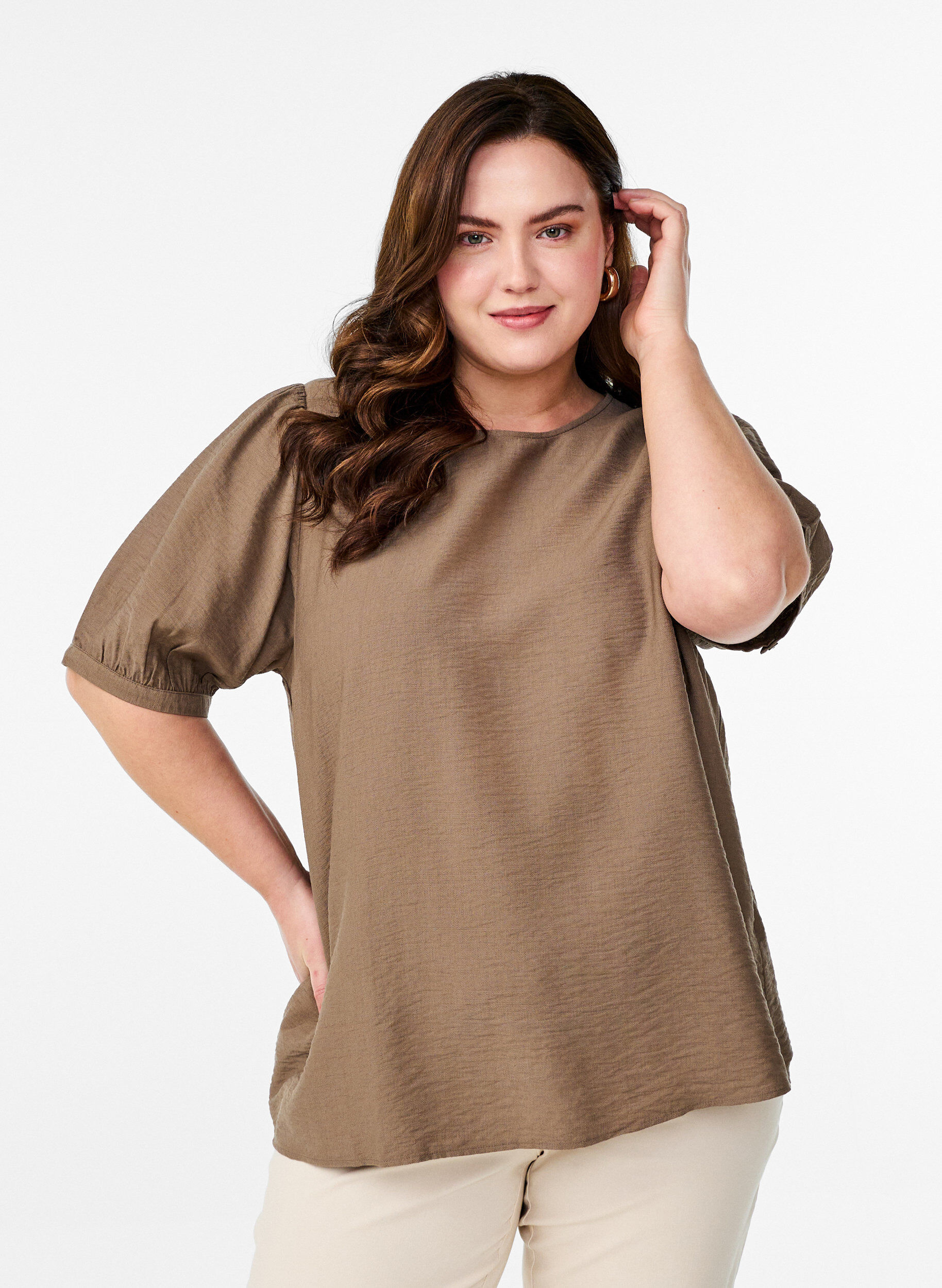 Bluse aus Viskose mit halben &Auml;rmeln, Braun, Model