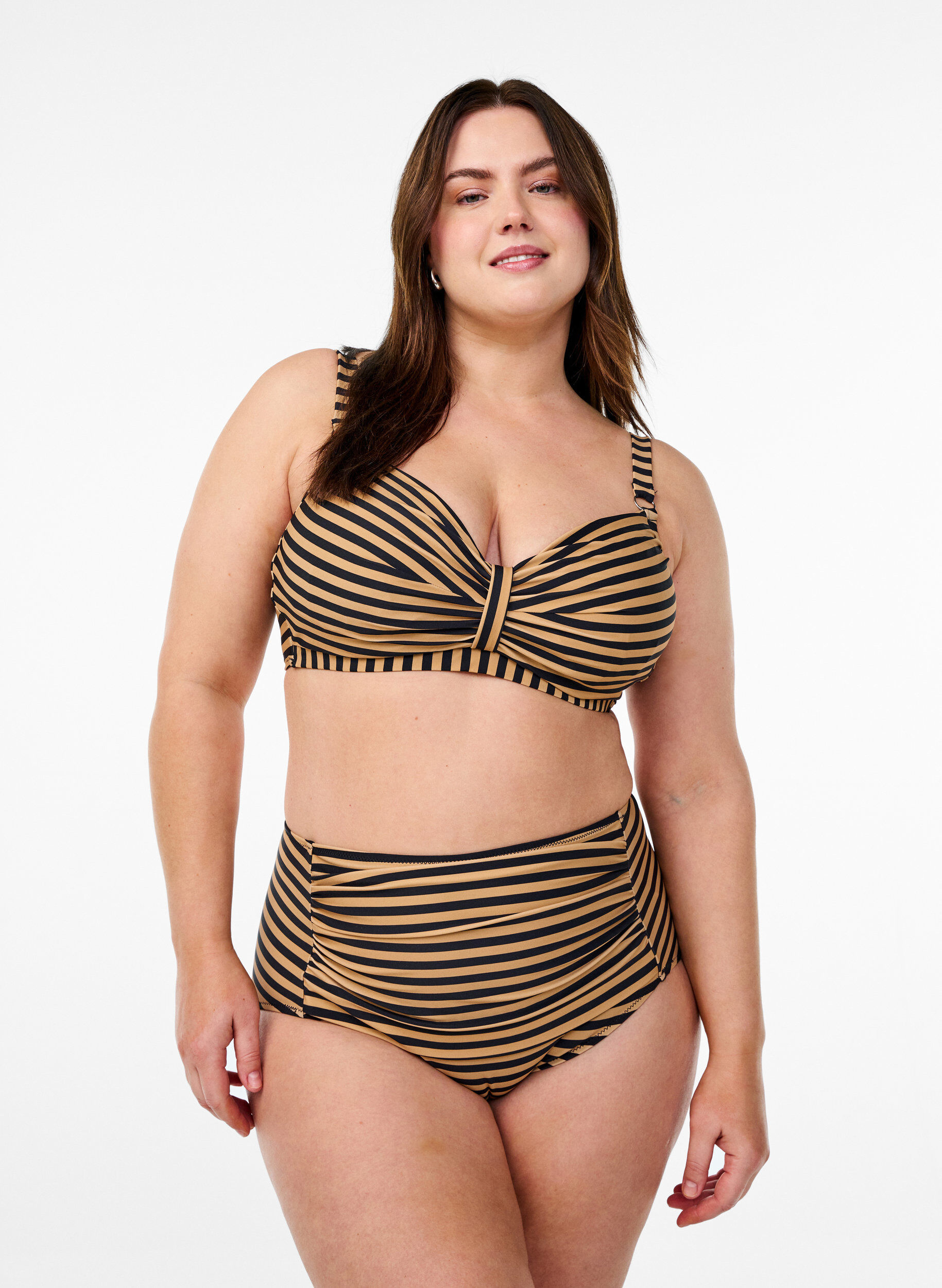 Hoch taillierte Bikinihosen mit Streifen, Braun, Model