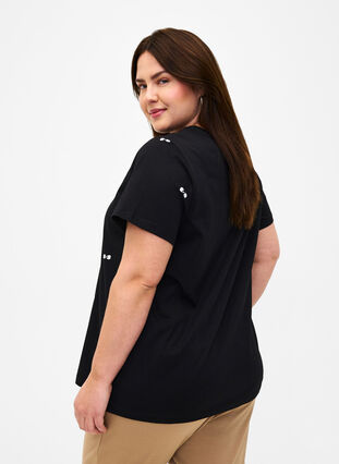 T-Shirt aus Bio-Baumwolle mit Herzen, Black W. Bow Emb. , Model image number 1
