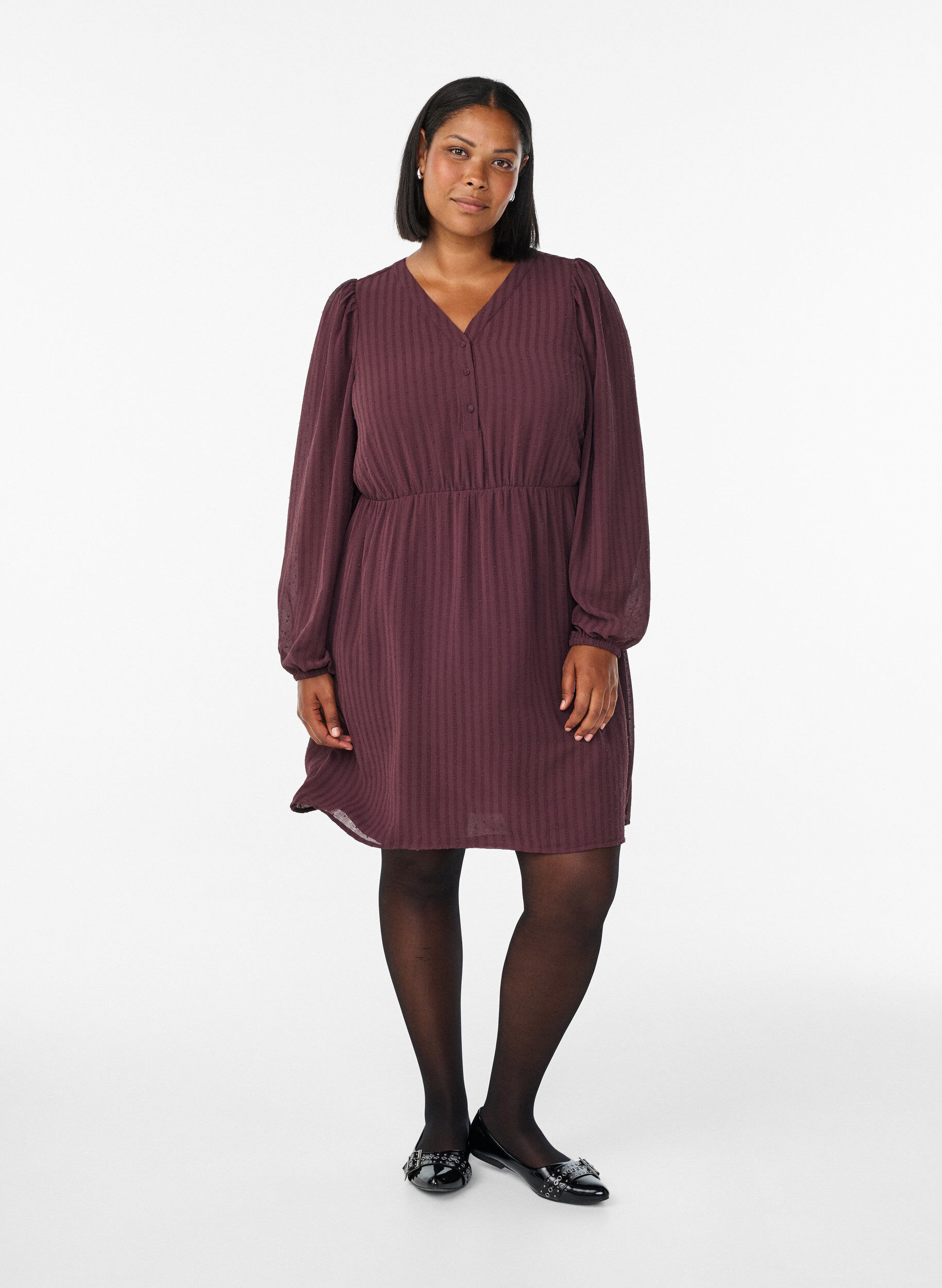 Zizzi Kurzes Kleid mit Ton-in-Ton-Streifen und texturierten Punkten, Dunkles Bordeaux, Model image number 1