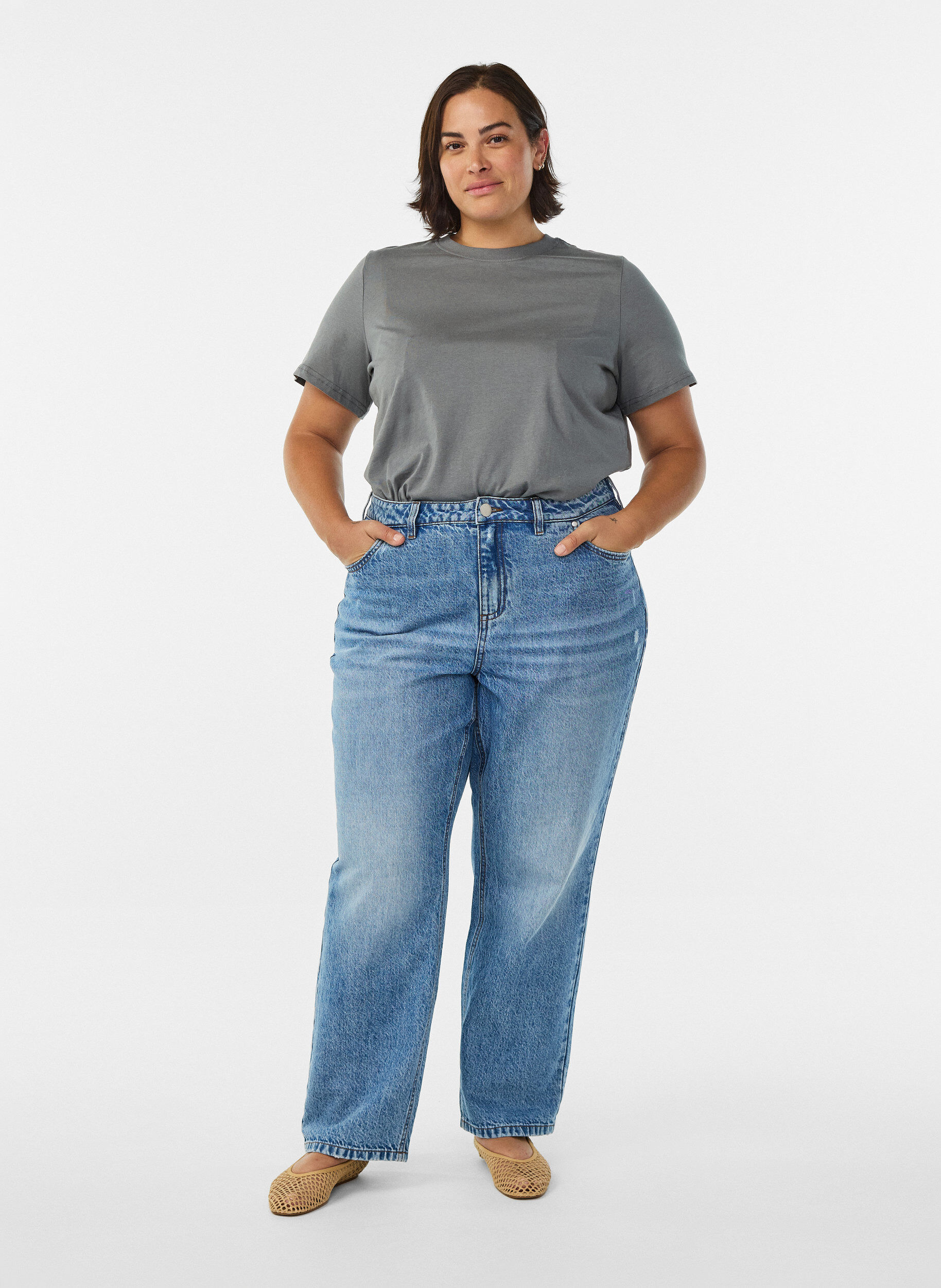 ZizziBasic-T-Shirt aus Baumwolle mit Rundhalsausschnitt., Grau, Model image number 1
