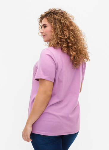 Baumwoll-T-Shirt mit V-Ausschnitt, Lavender Herb, Model image number 1