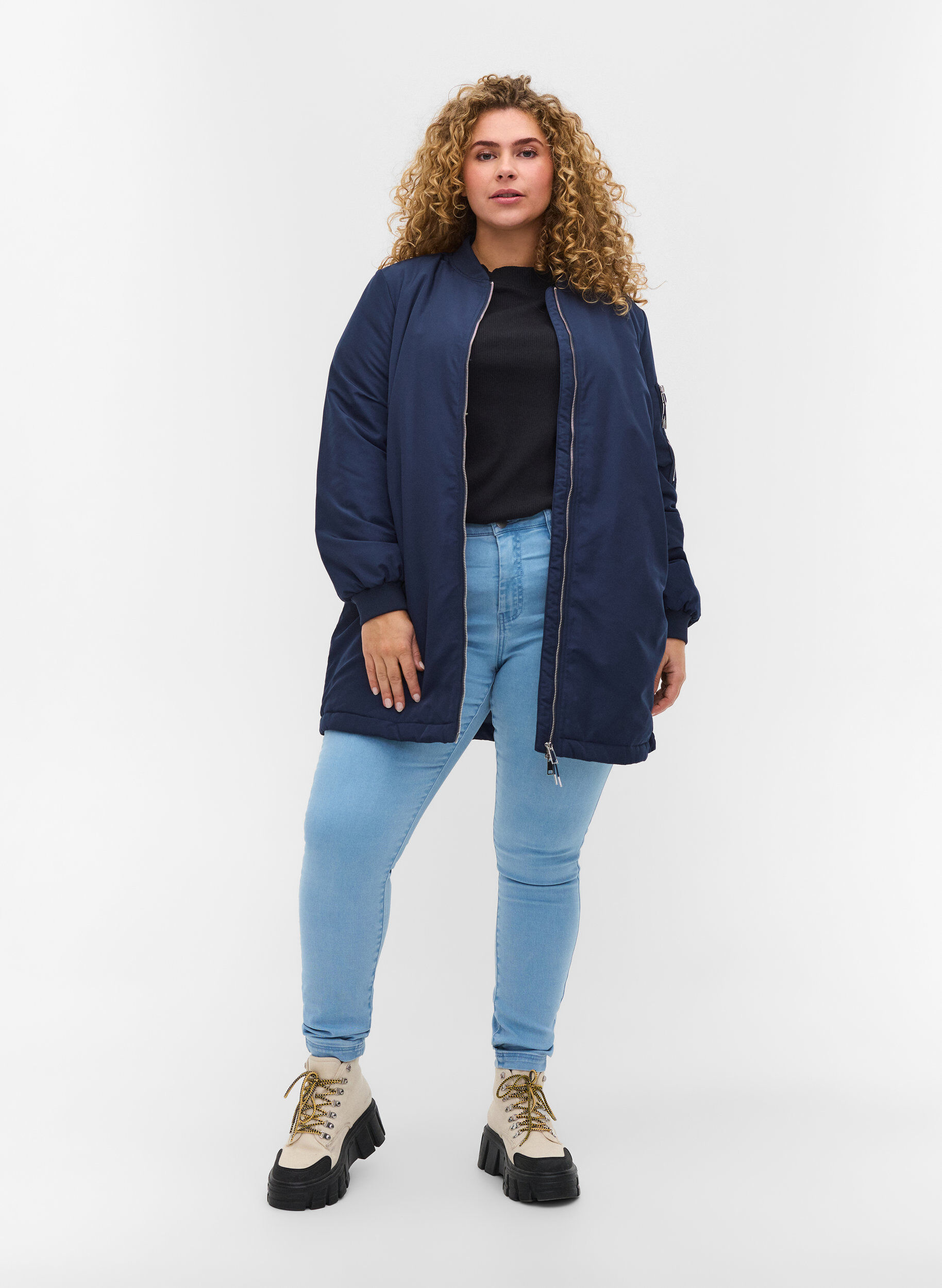 Zizzi Lange Bomberjacke mit Taschen, Navy Blazer, Model image number 3