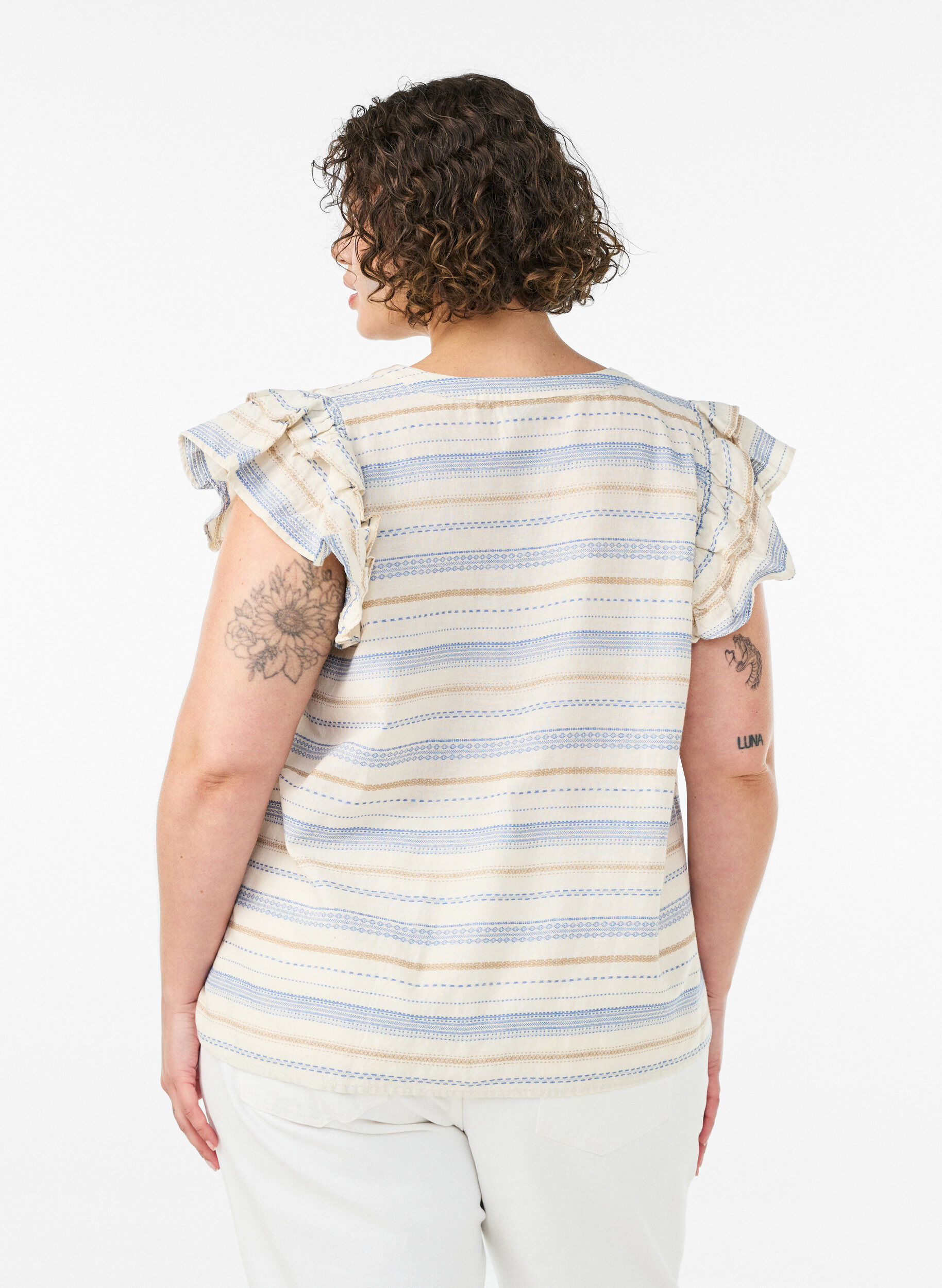 Zizzi&Auml;rmellose Bluse mit R&uuml;schen und gemusterten Streifen, Vanille, Model image number 2