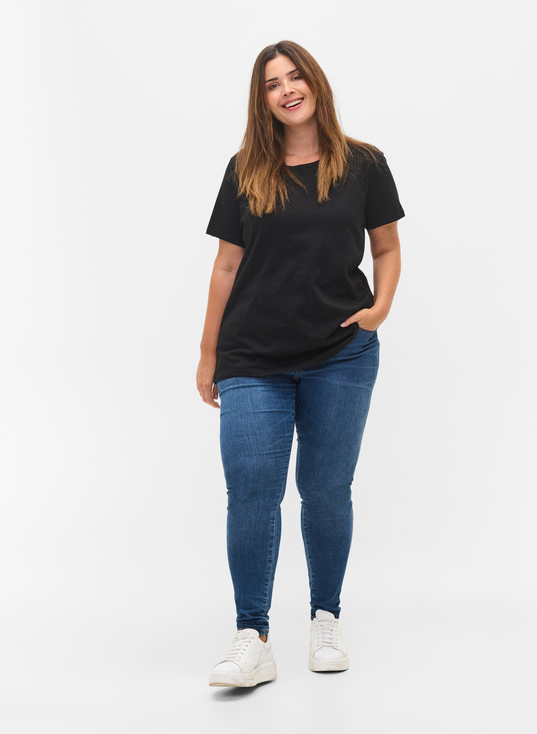 Zizzi 2er-Pack basic T-Shirts aus Baumwolle, Black/Navy Blazer, Model image number 4