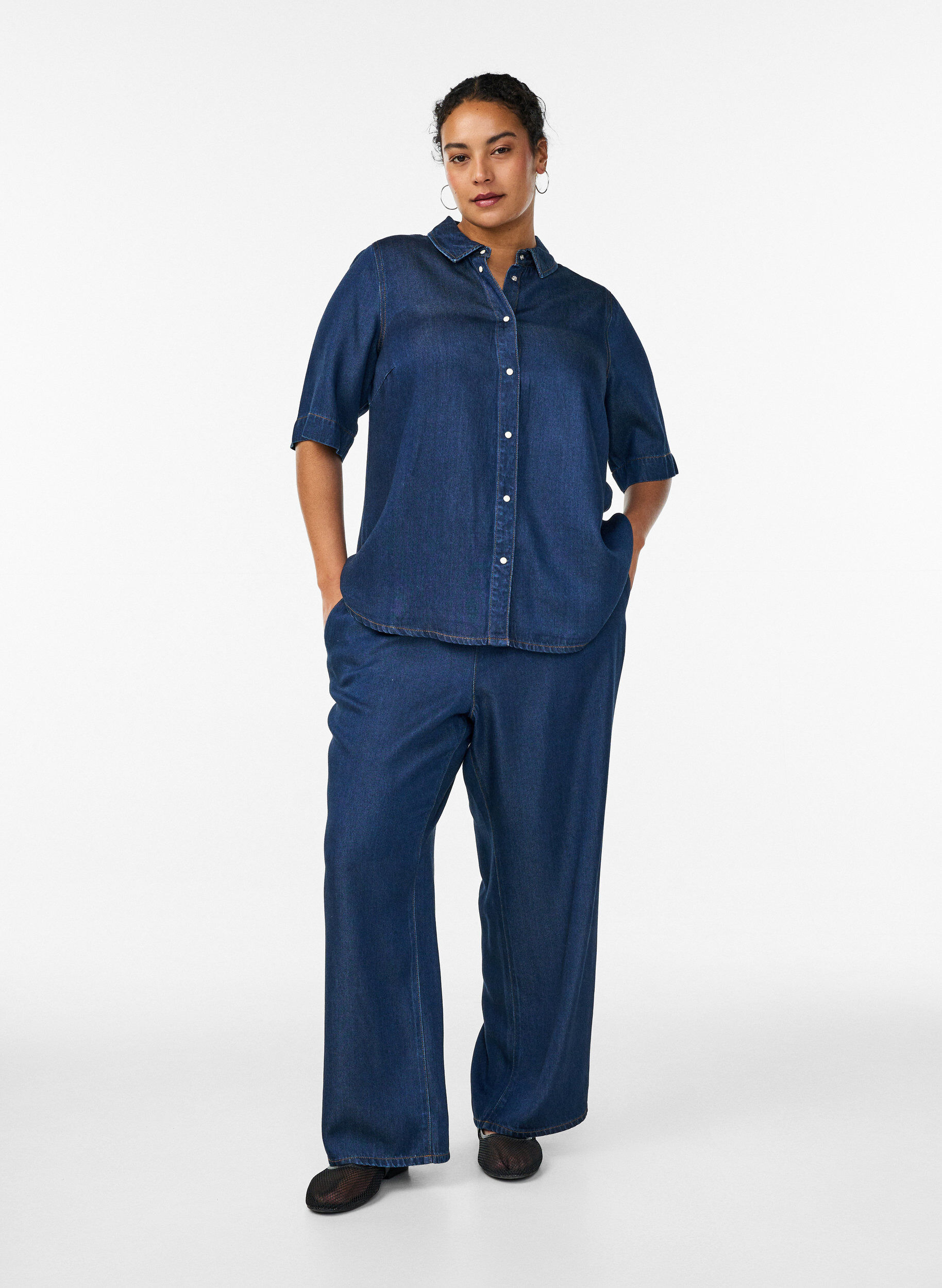 Weite Lyocellhose in Denim-Optik, Blau, Model