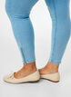 Cropped Amy Jeans mit Rei&szlig;verschluss, Blau, Model image number 2