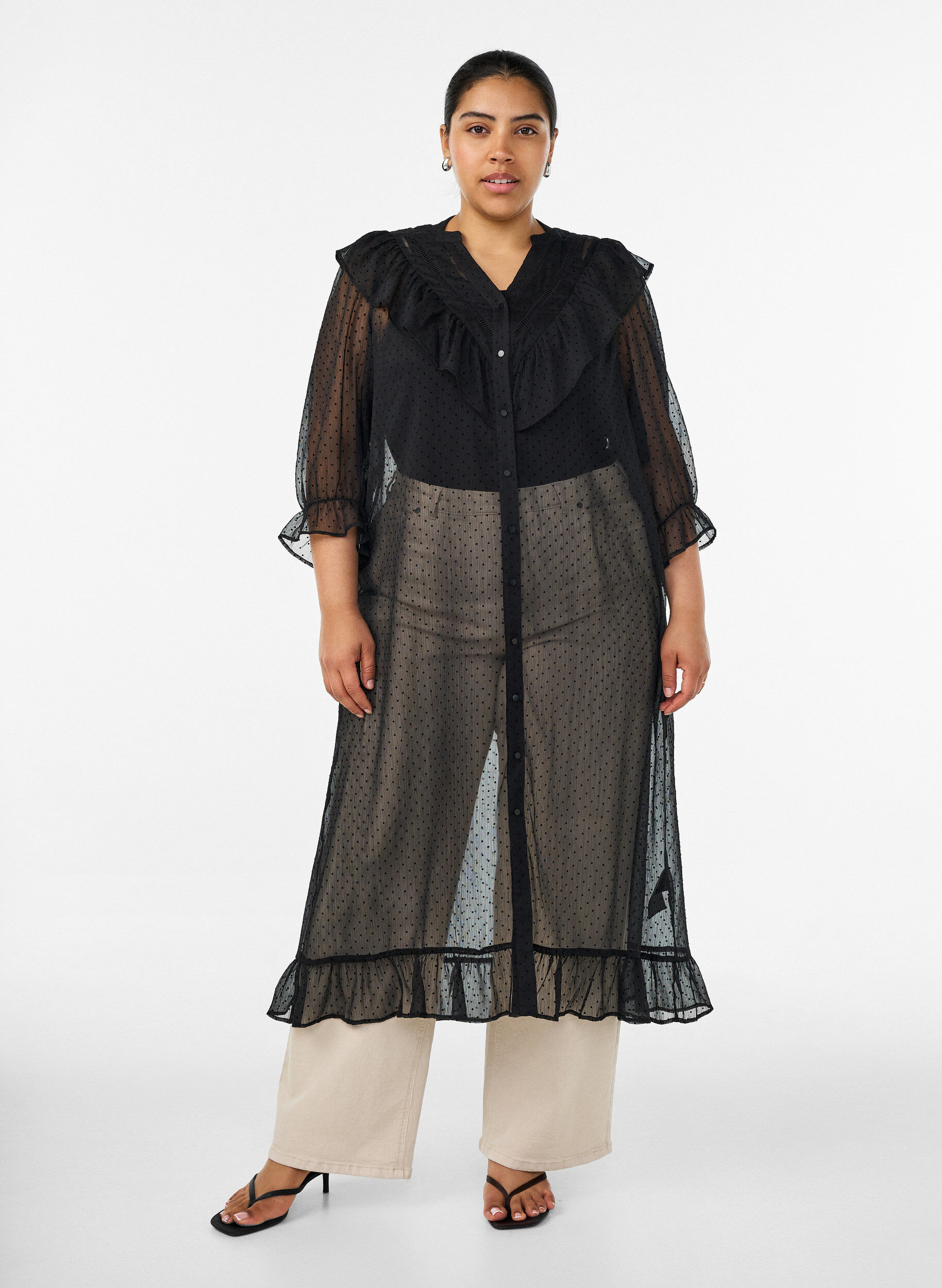 ZizziMidikleid aus einem leichten, transparenten Stoff mit Punkten und R&uuml;schen, Schwarz, Model image number 0