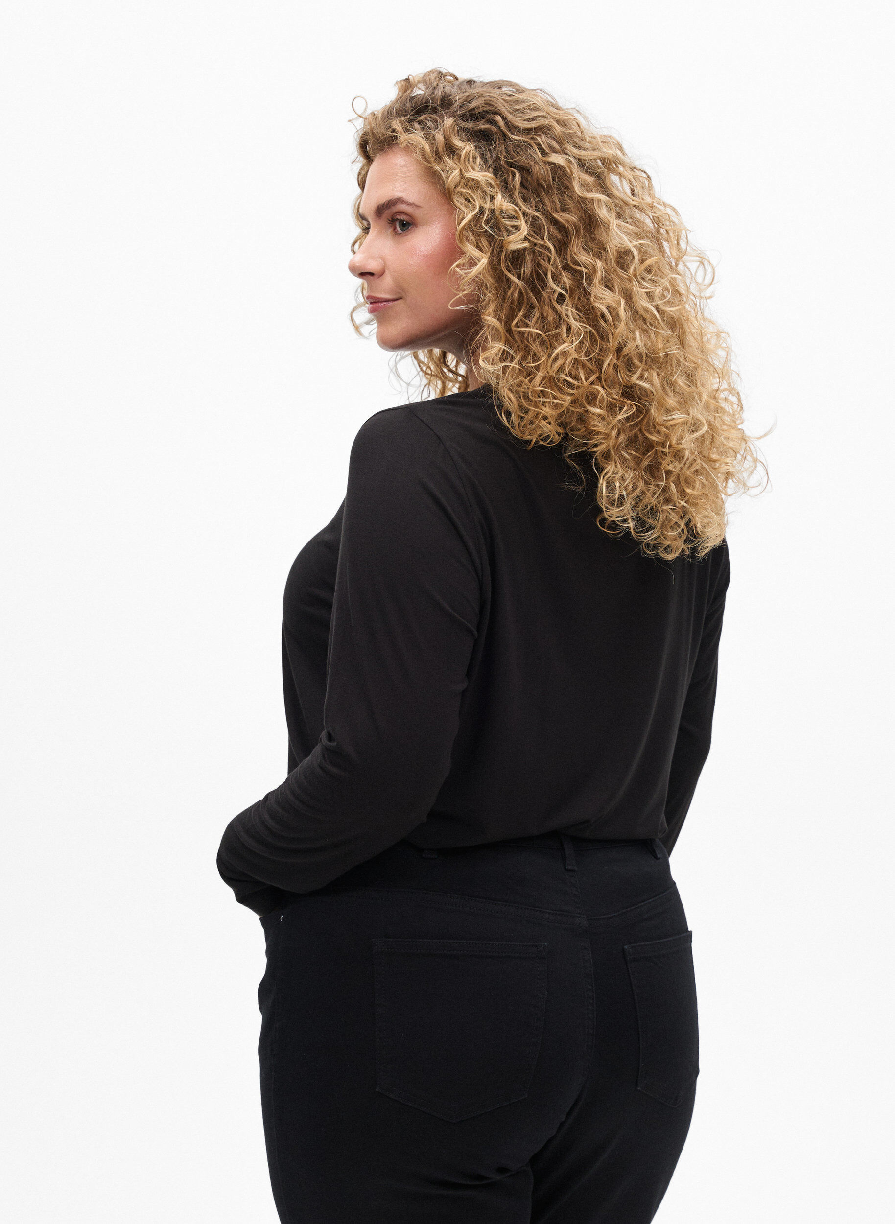 Zizzi Einfarbige Bluse mit langen &Auml;rmeln, Schwarz, Model image number 2