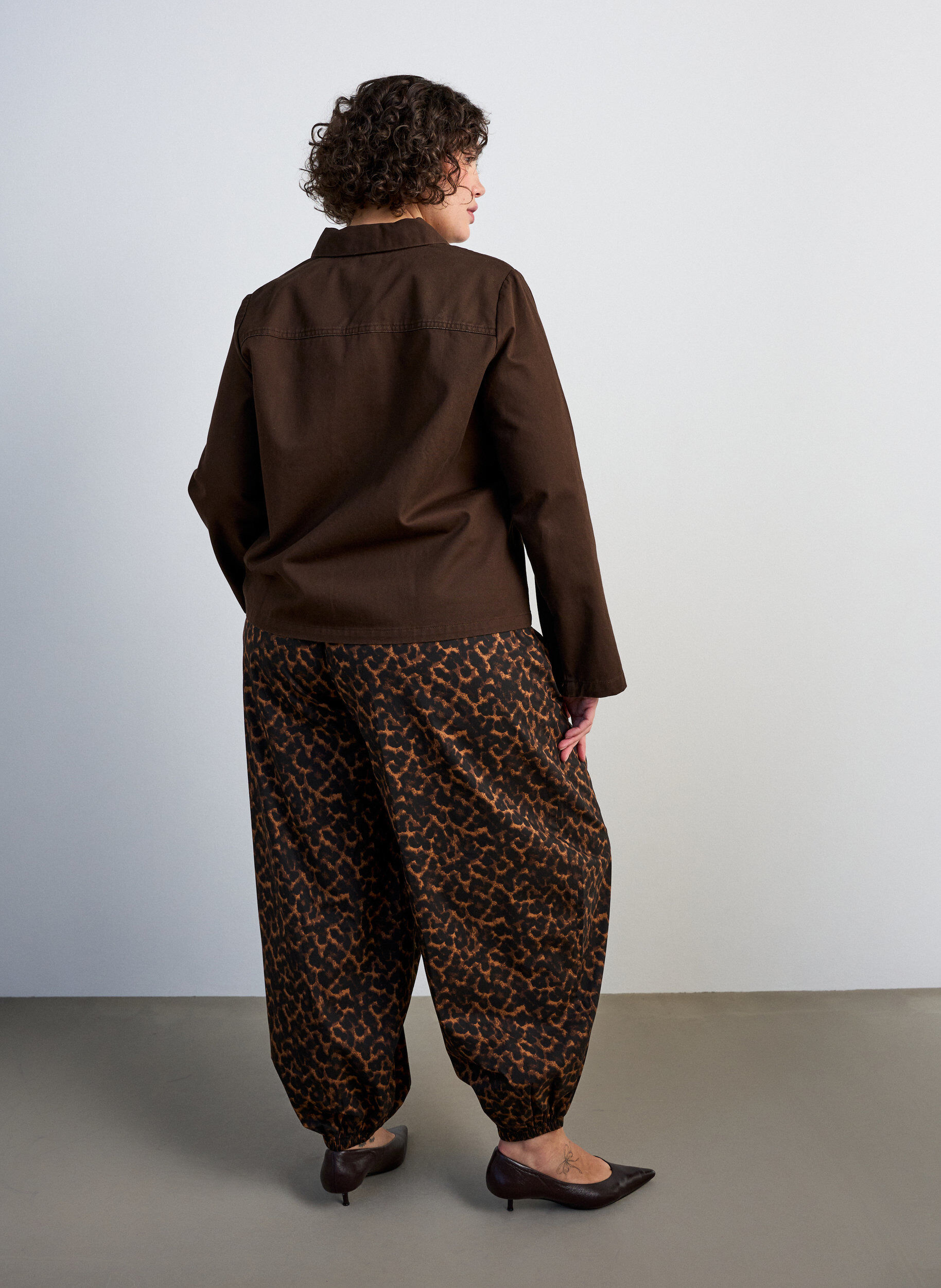 ZizziBallonhose mit hoher Taille und Allover-Muster, Braun, Model image number 1