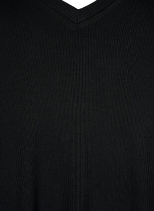 Geripptes T-Shirt aus Viskose mit V-Ausschnitt, Black, Packshot image number 2
