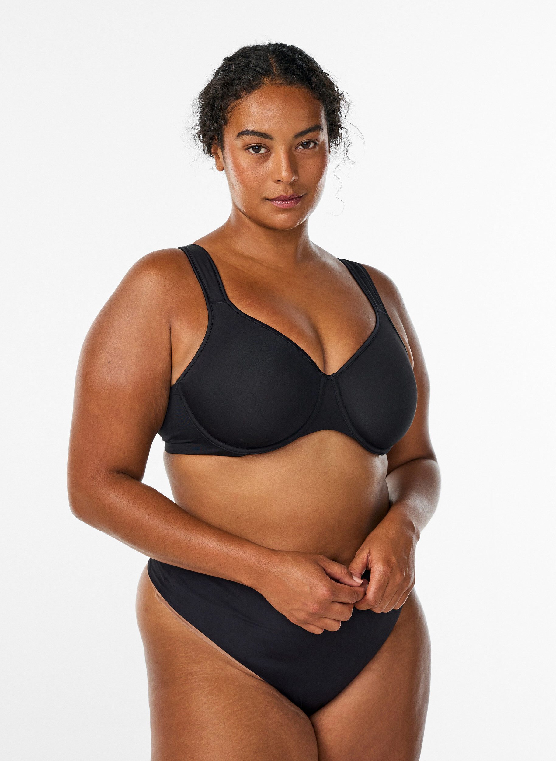 ZizziMinimizer-BH mit gepolsterten Tr&auml;gern, Schwarz, Model image number 1