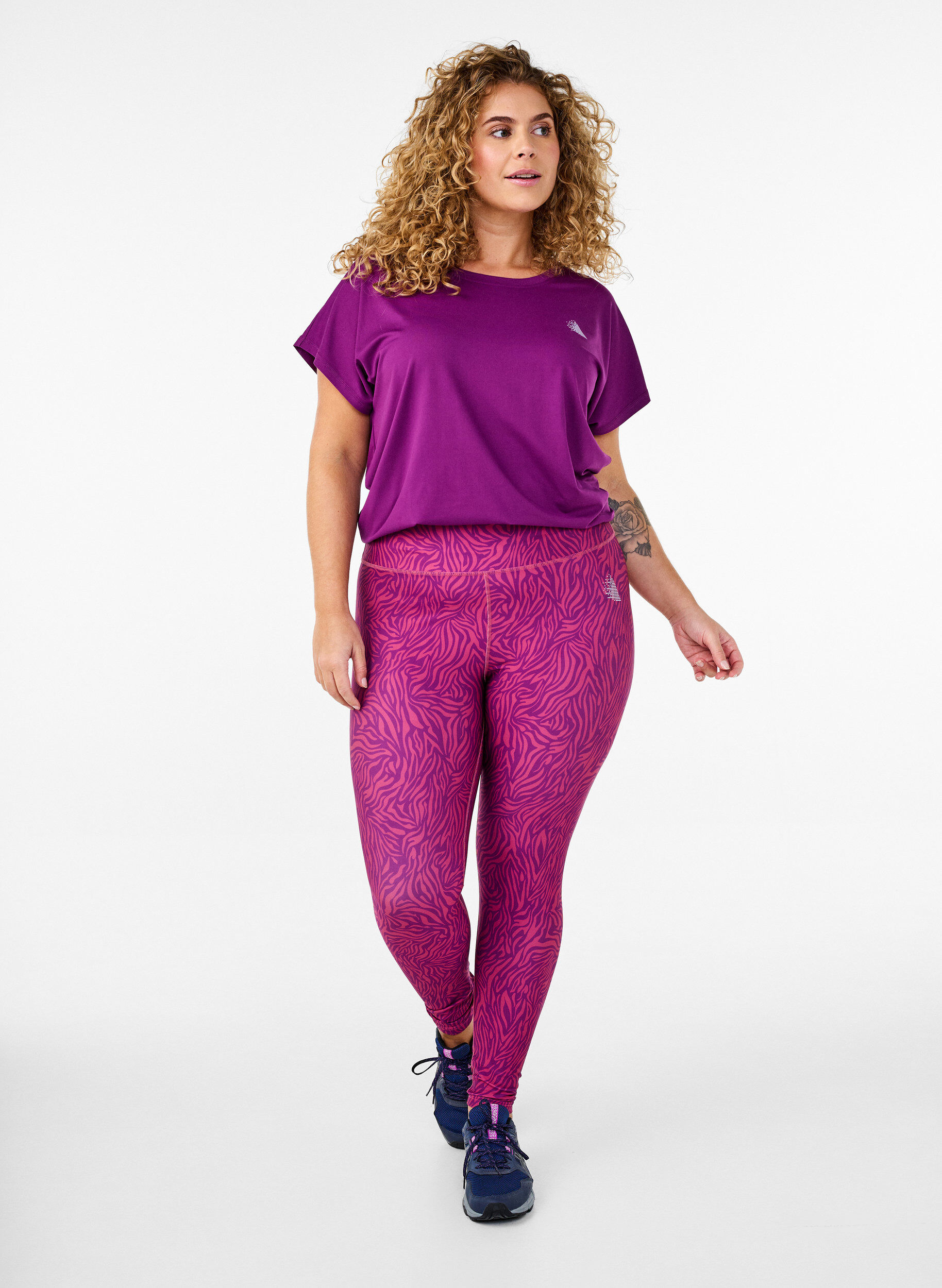 Zizzi 7/8-Trainingsleggings mit Animal-Print, Charisma AOP, Model image number 2