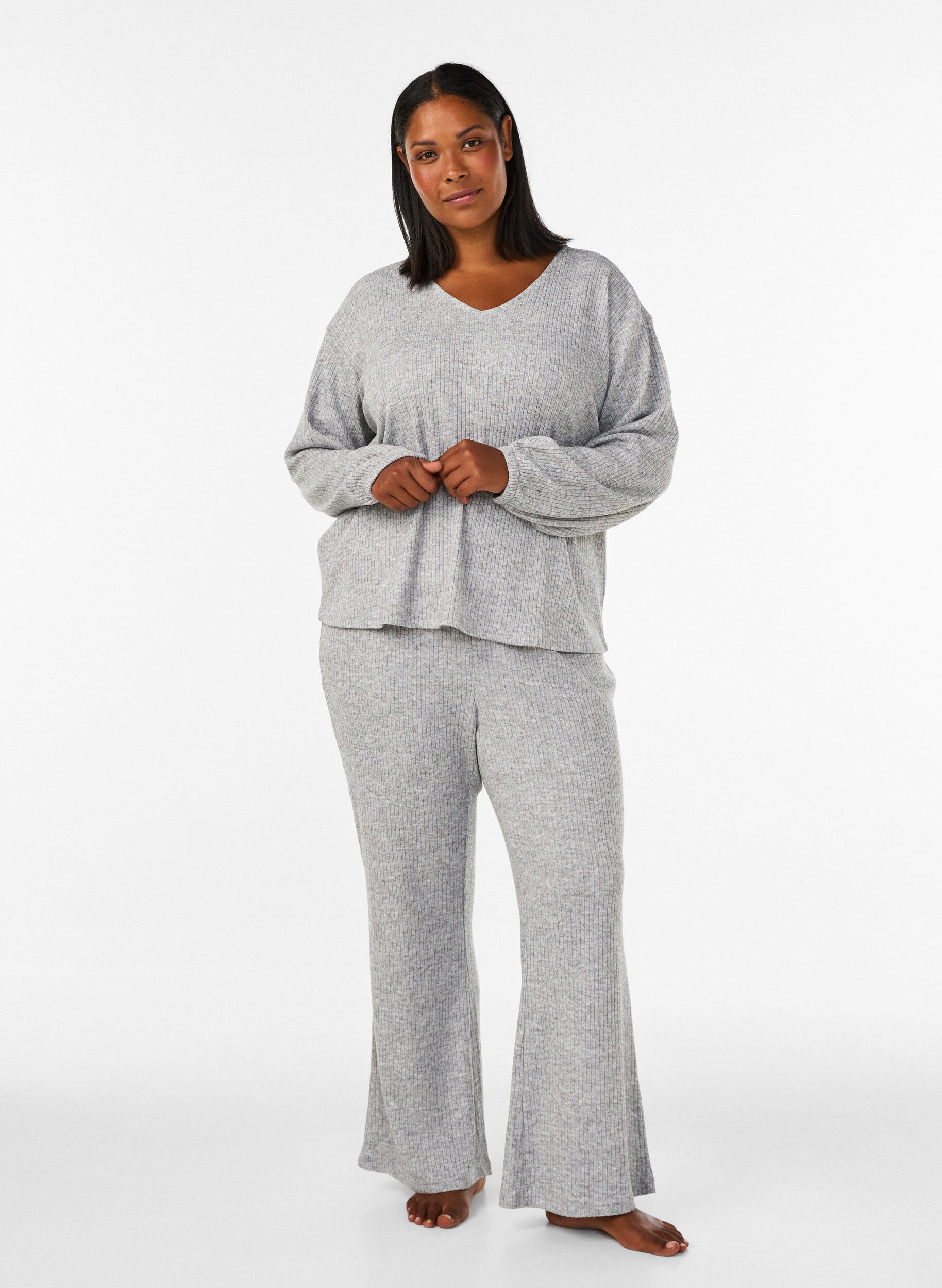 ZizziHose aus Jersey mit Rippstruktur und ausgestelltem Bein, Grau, Model image number 0