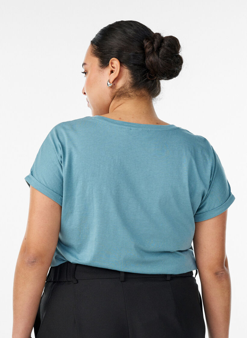 Kurz&auml;rmeliges T-Shirt aus einer Baumwollmischung, Blau, Model image number 2