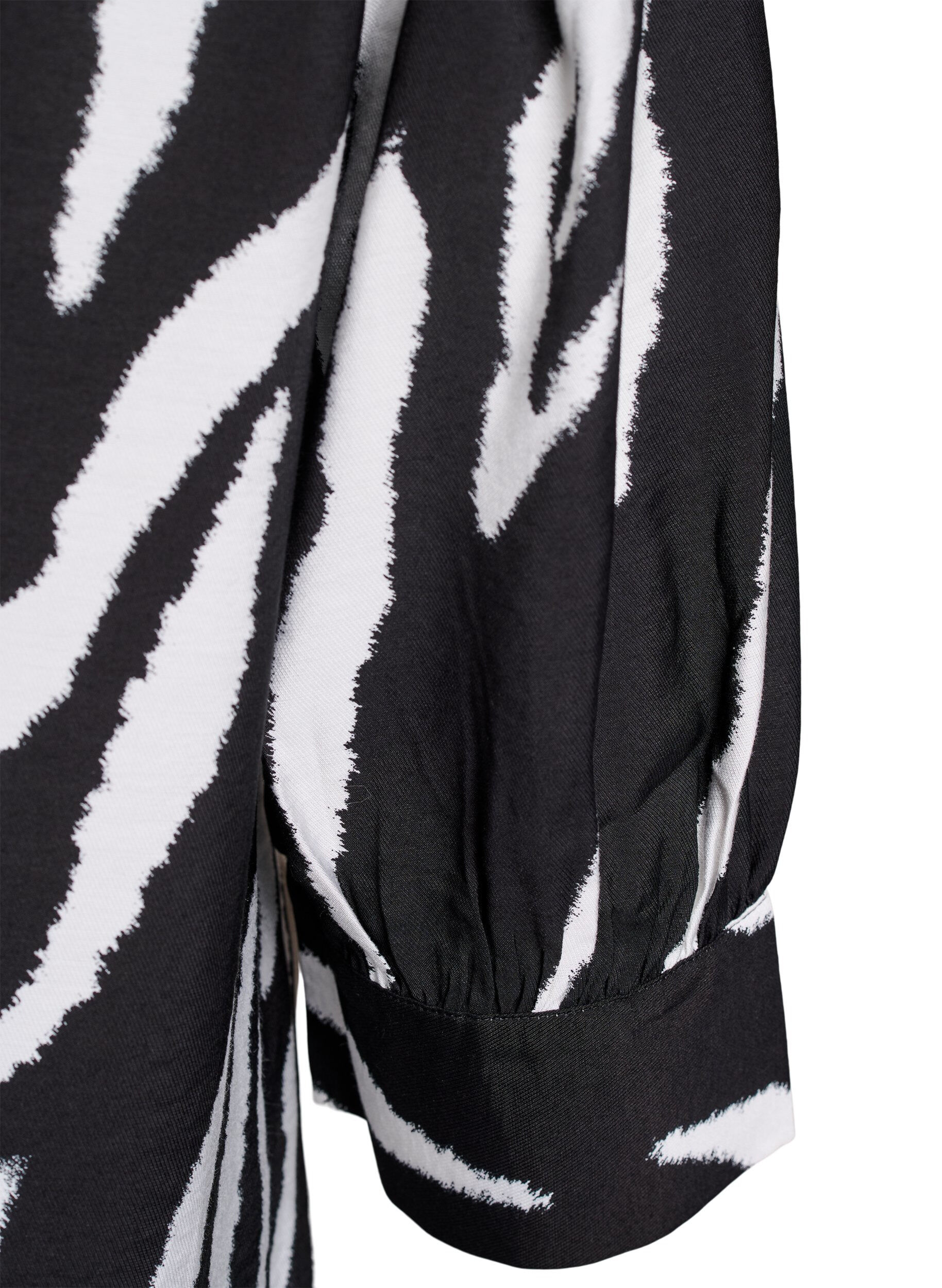 Zizzi Bluse mit Smock und langen &Auml;rmeln, Schwarz, Packshot image number 3