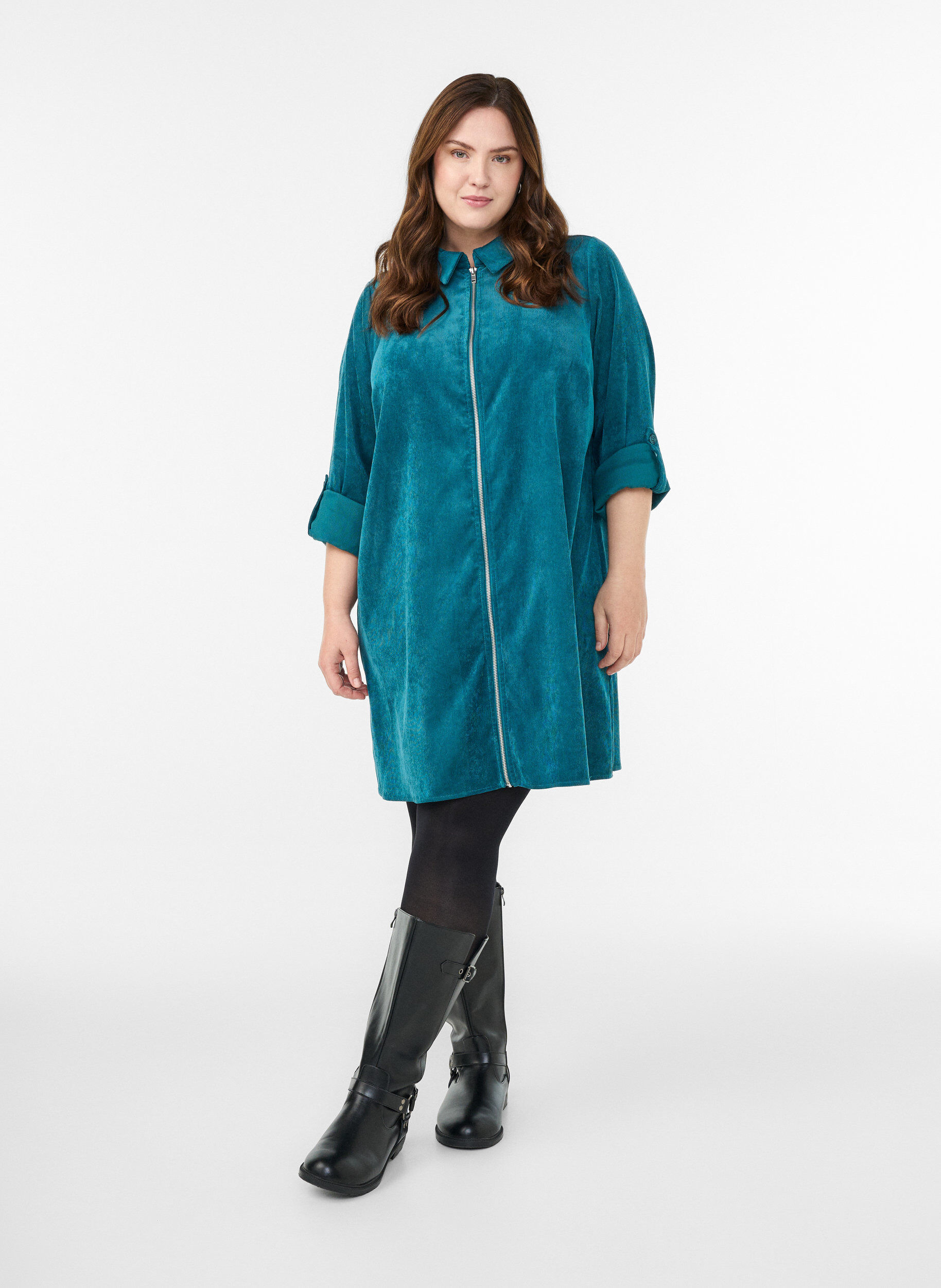 Zizzi Cordkleid mit Rei&szlig;verschluss und 3/4-&Auml;rmeln, Gr&uuml;n, Model image number 1