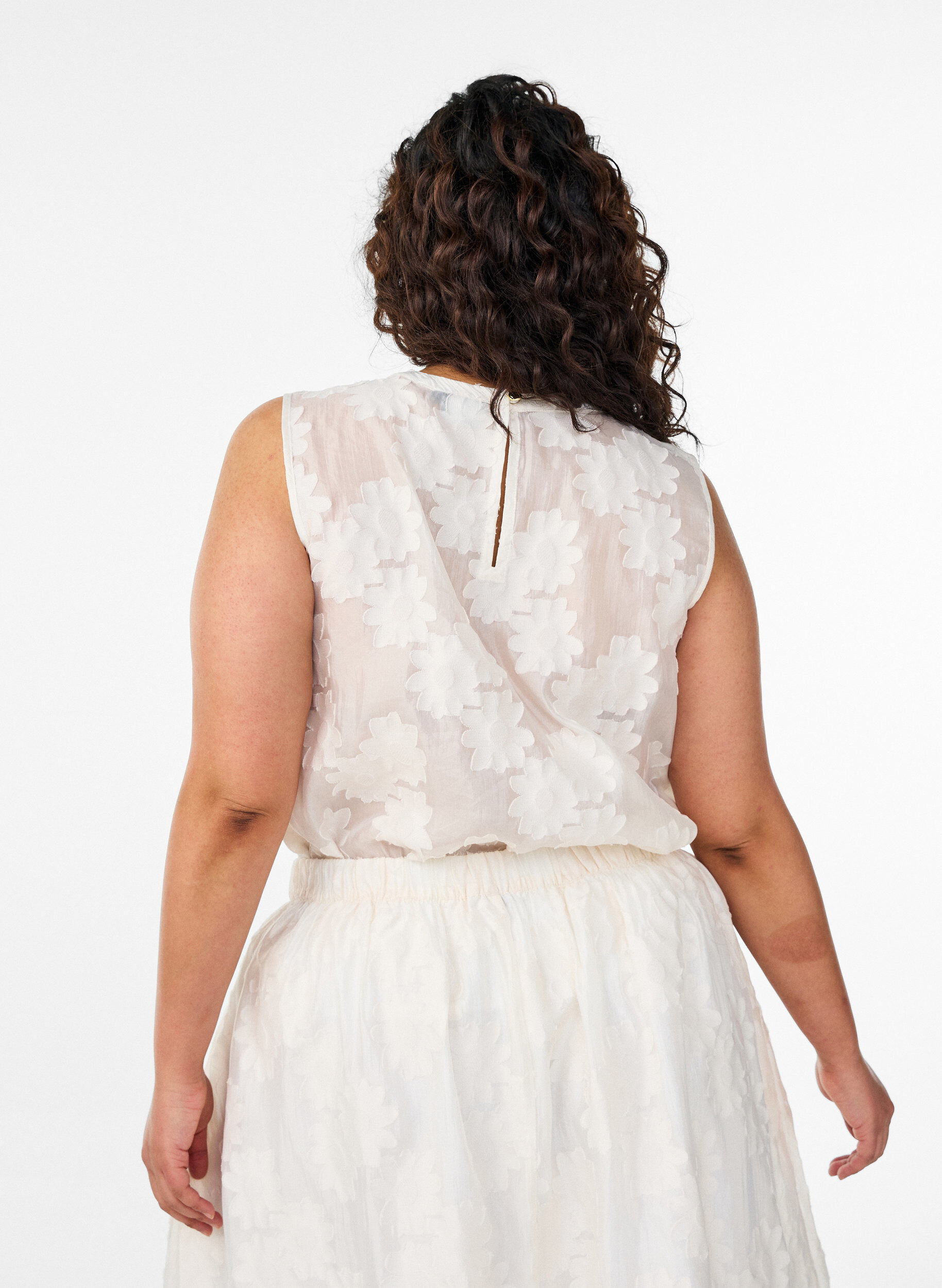 Zizzi &Auml;rmelloses Top aus Jacquard mit floraler Textur, Vanille, Model image number 2