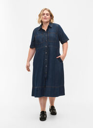 Hemdkleid aus Denim mit kurzen Ärmeln, Dark blue denim, Model